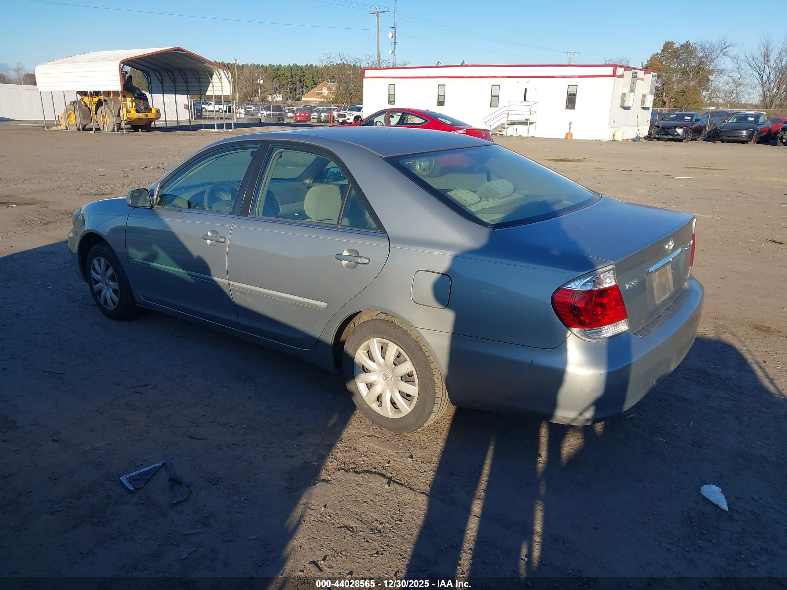 TOYOTA CAMRY image 3