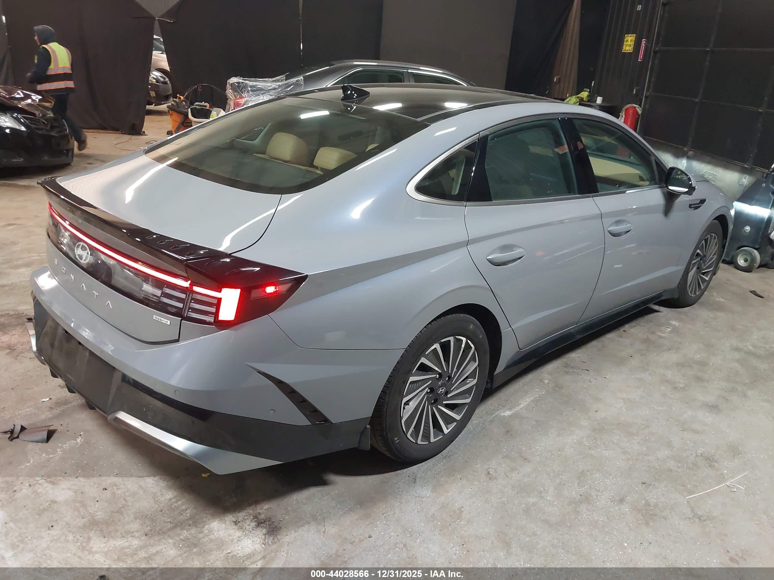 HYUNDAI SONATA image 4