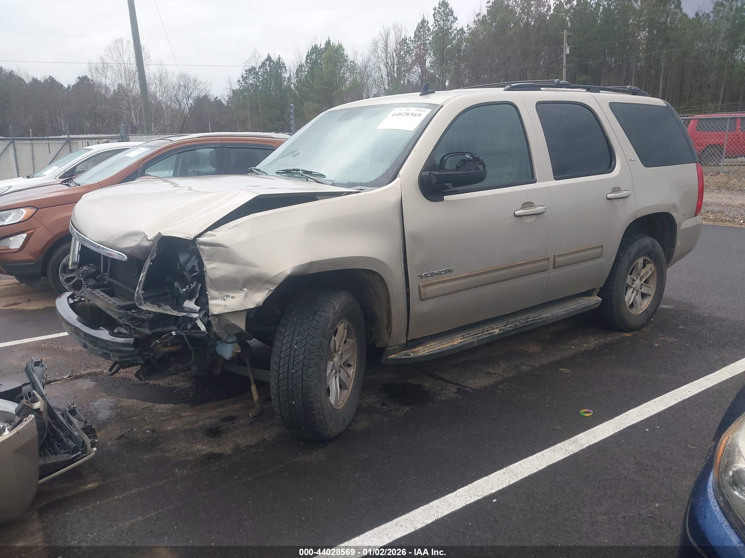 GMC YUKON image 2