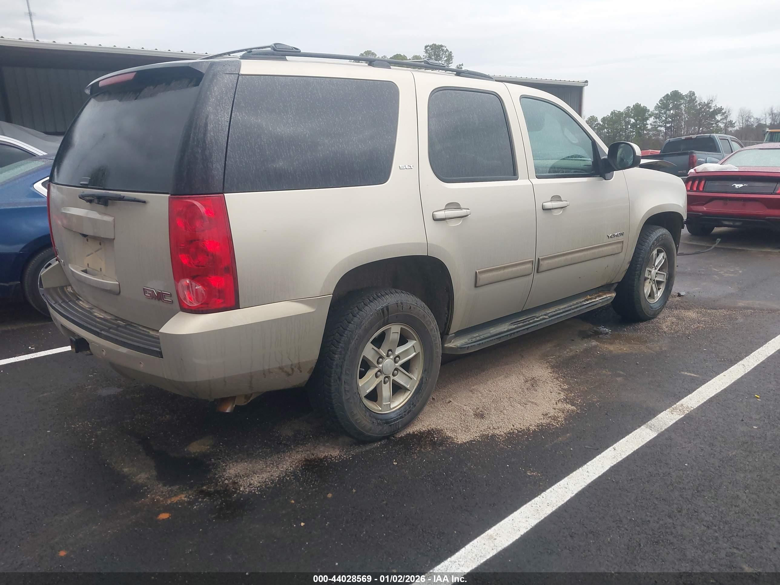 GMC YUKON image 4
