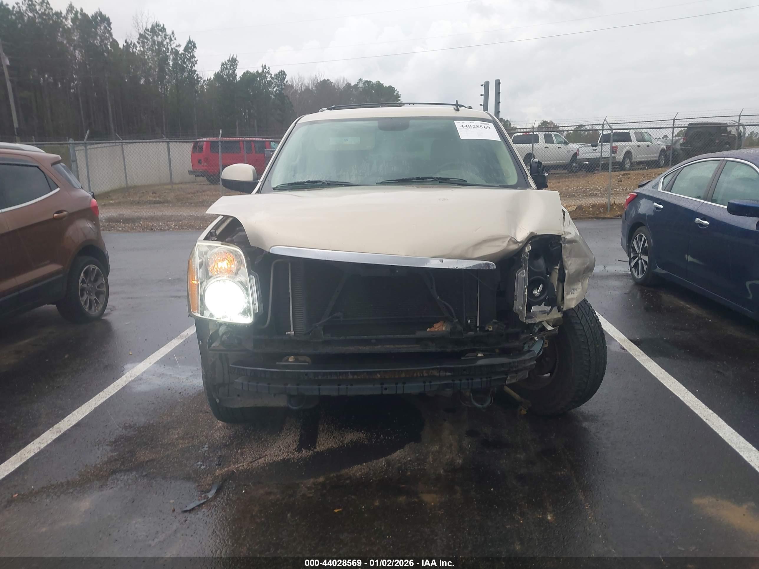 GMC YUKON image 6