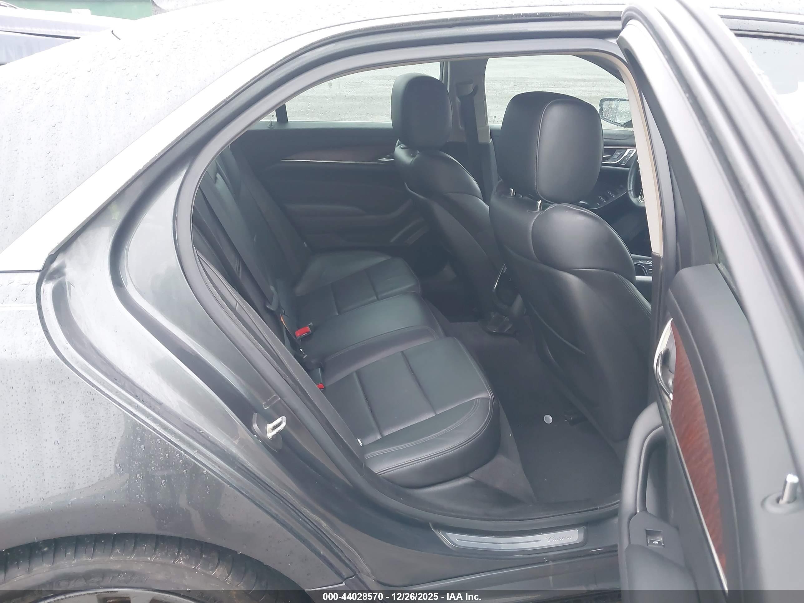 CADILLAC CTS image 8