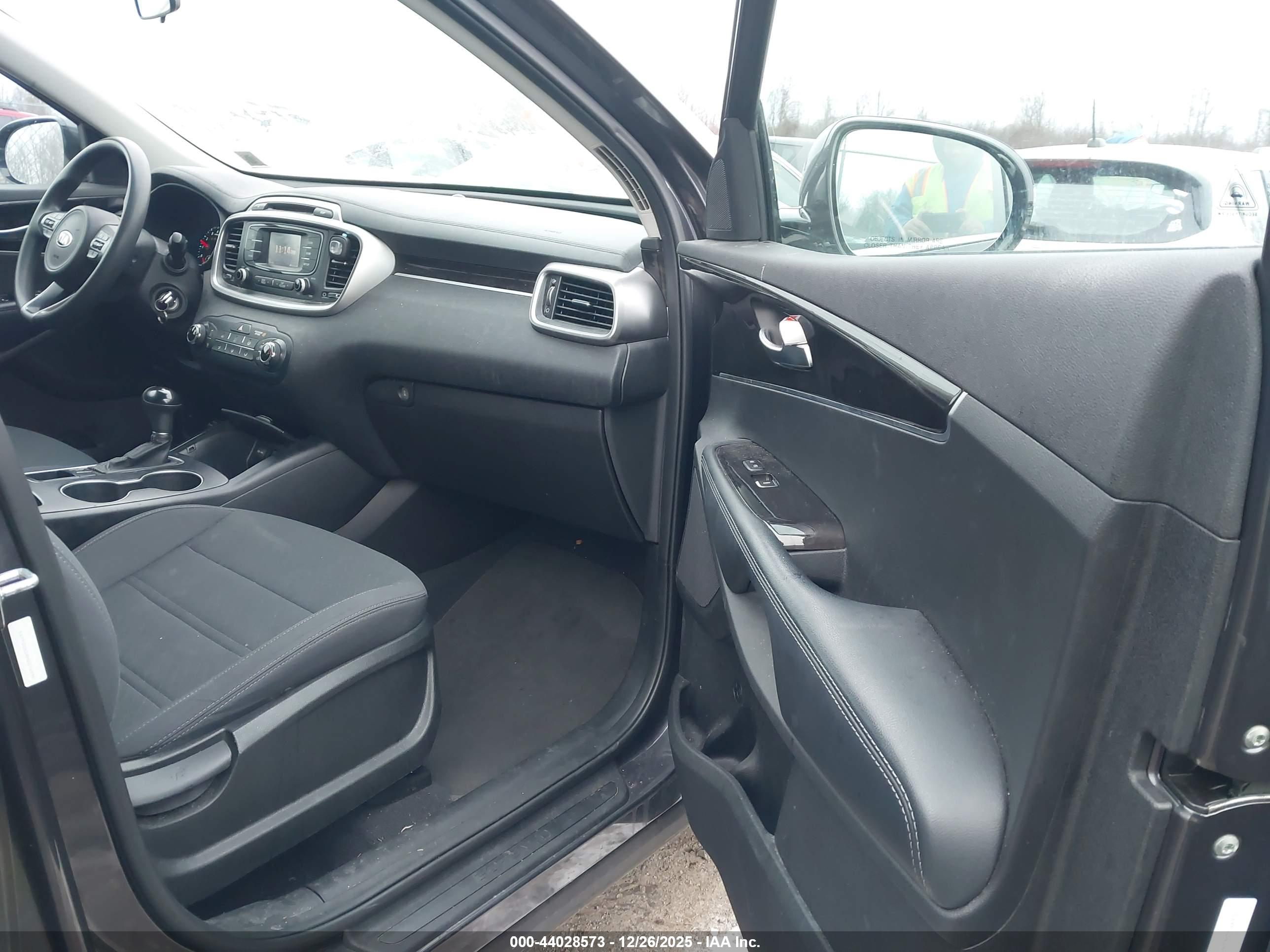 KIA SORENTO image 5