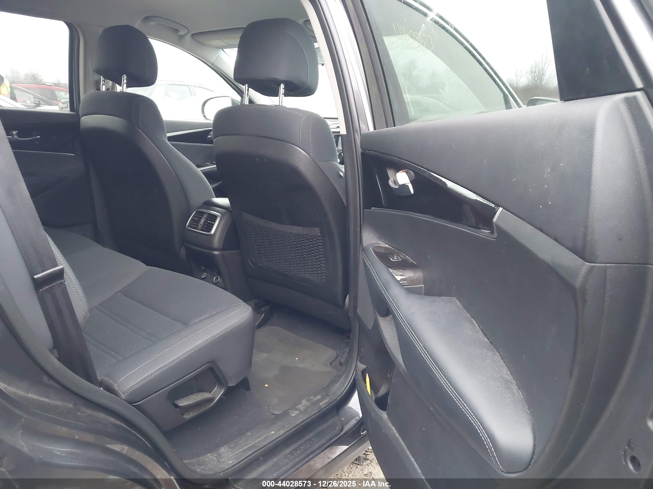 KIA SORENTO image 8