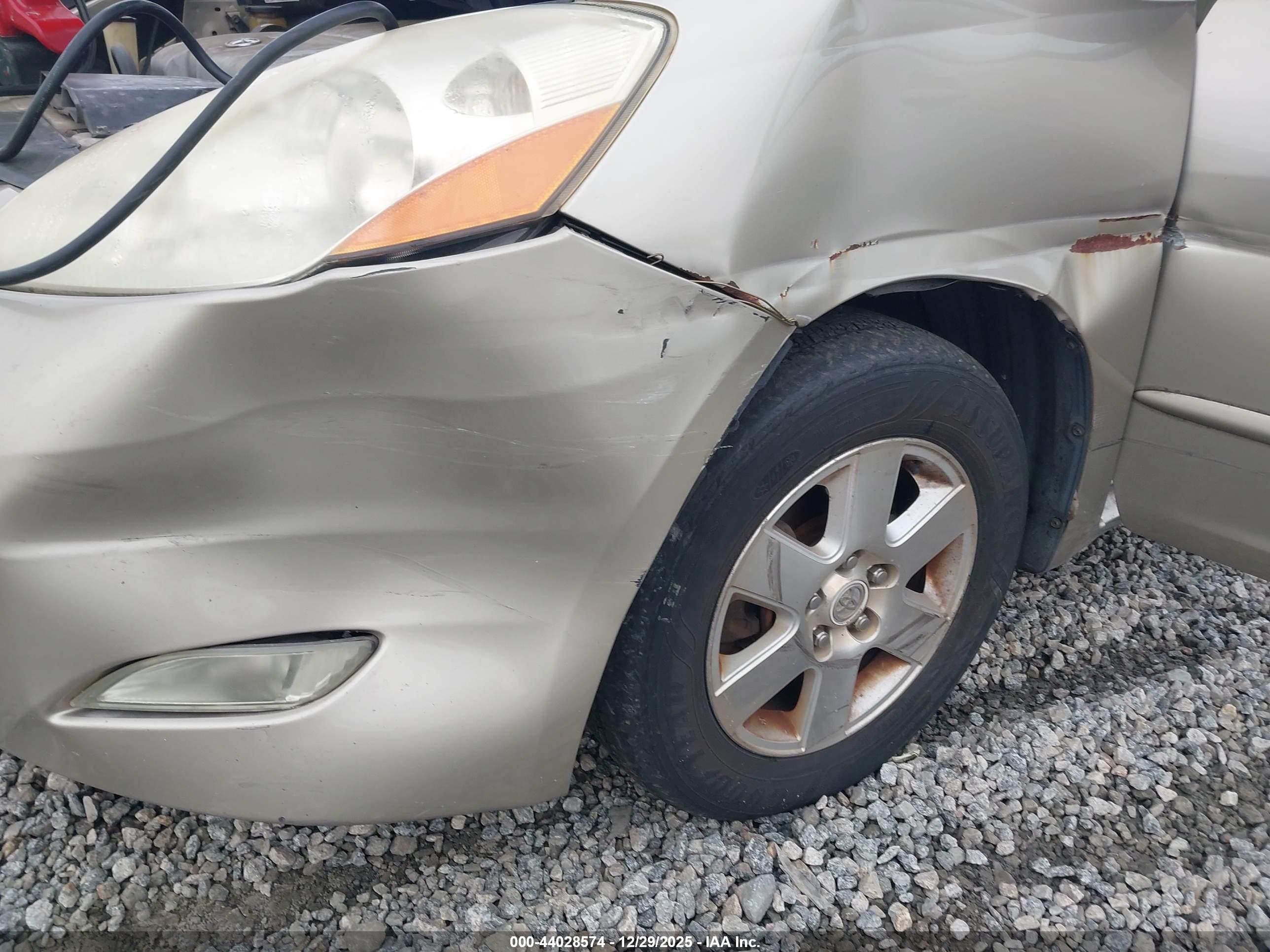 TOYOTA SIENNA image 6