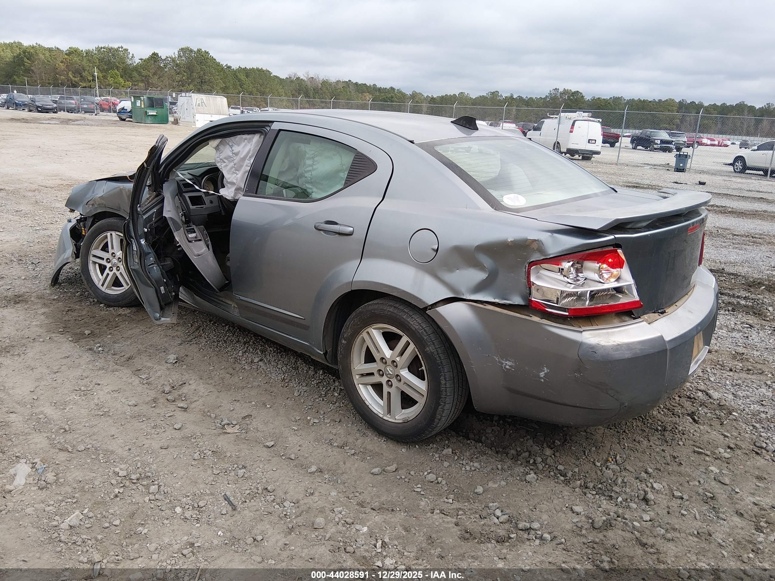 DODGE AVENGER image 3