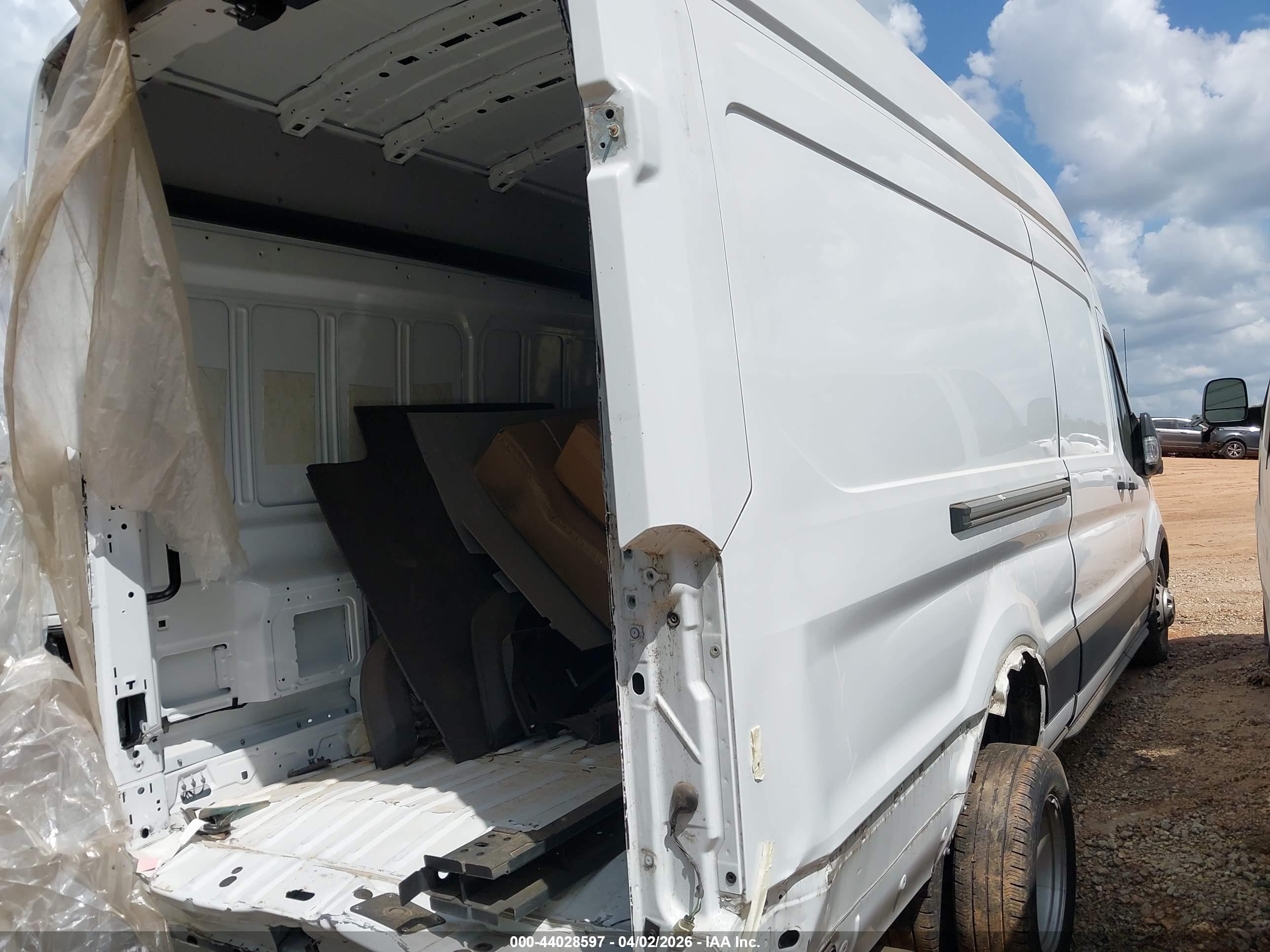 FORD TRANSIT-350 image 4