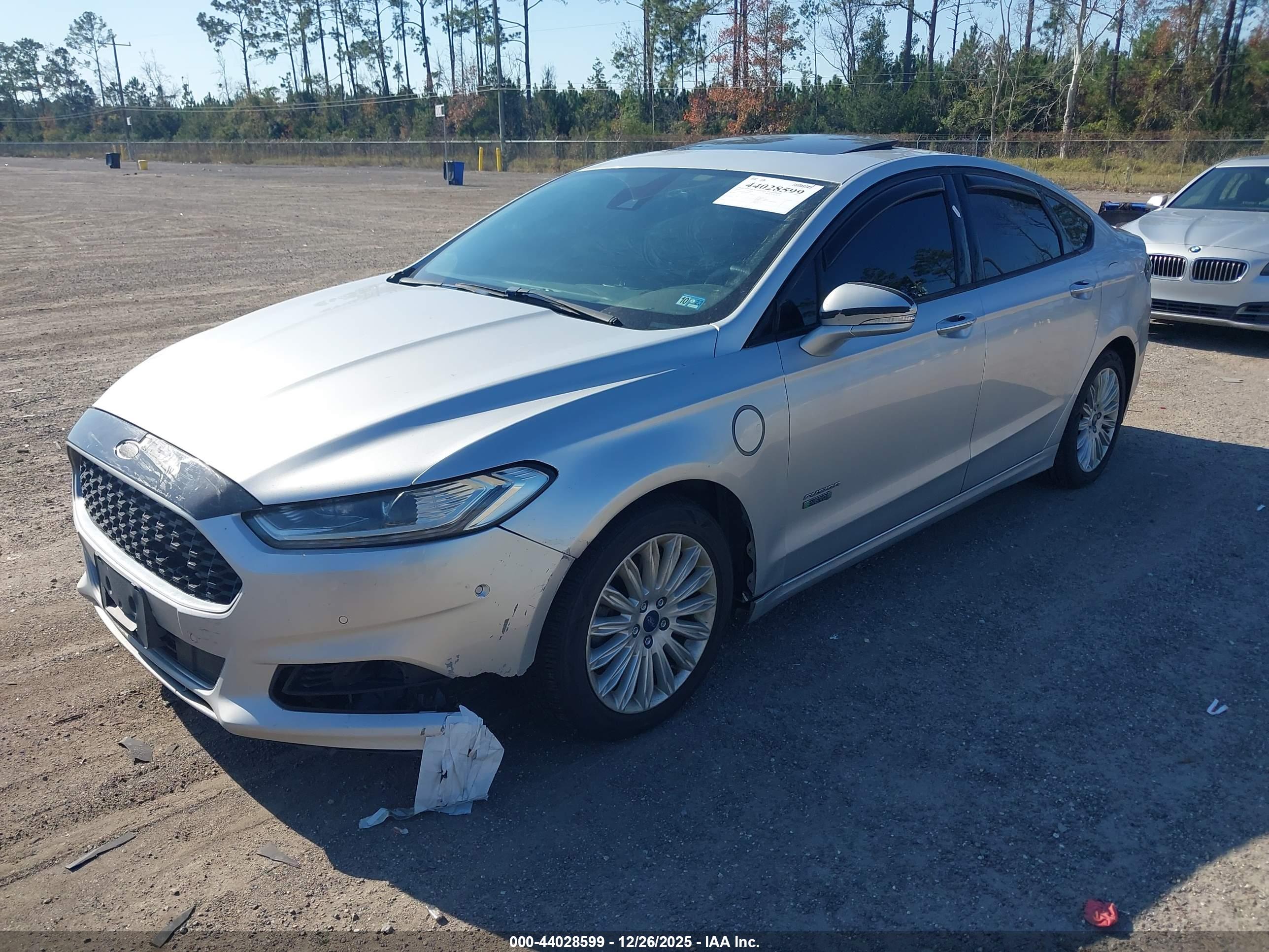 FORD FUSION image 2