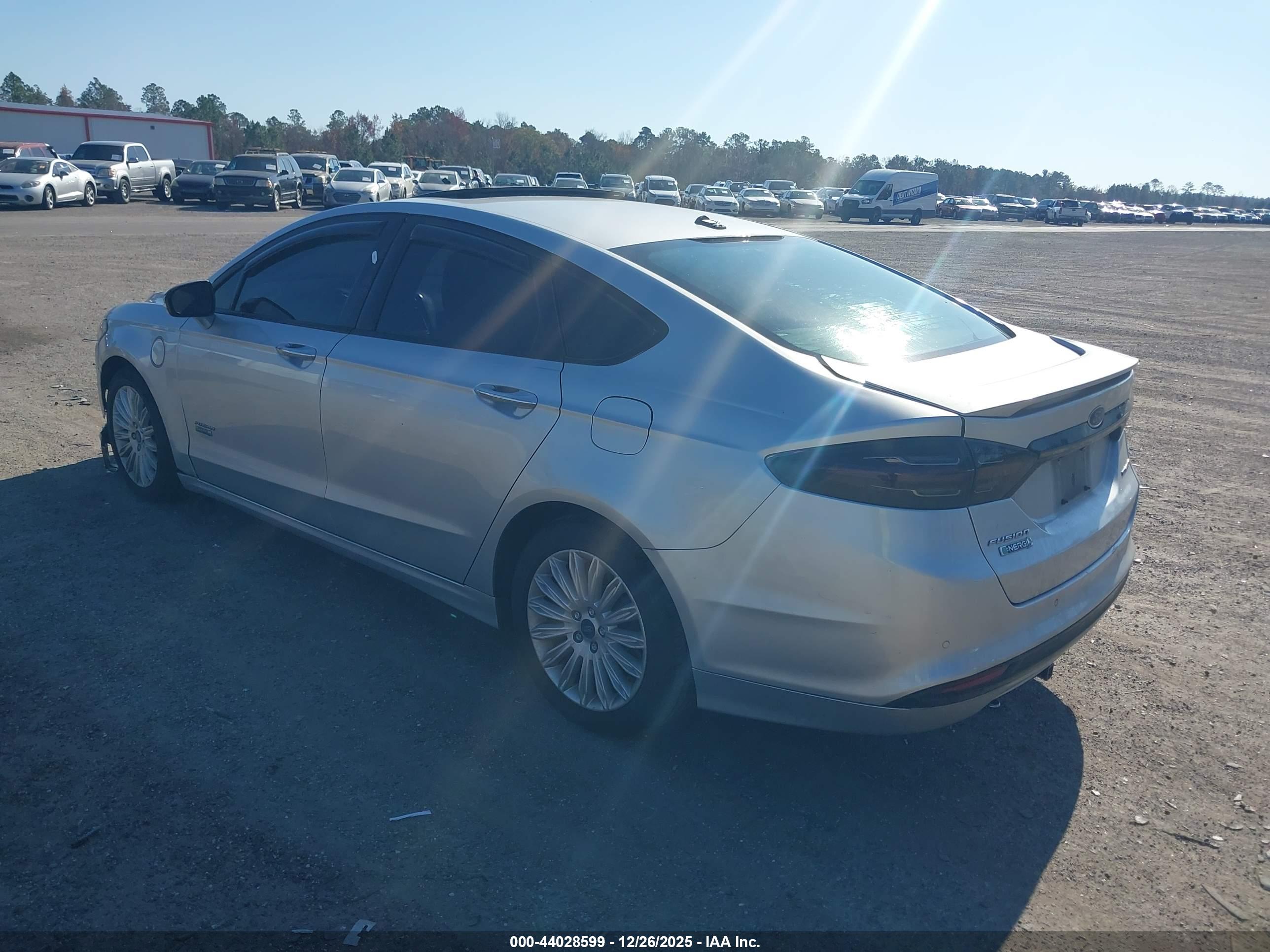 FORD FUSION image 3