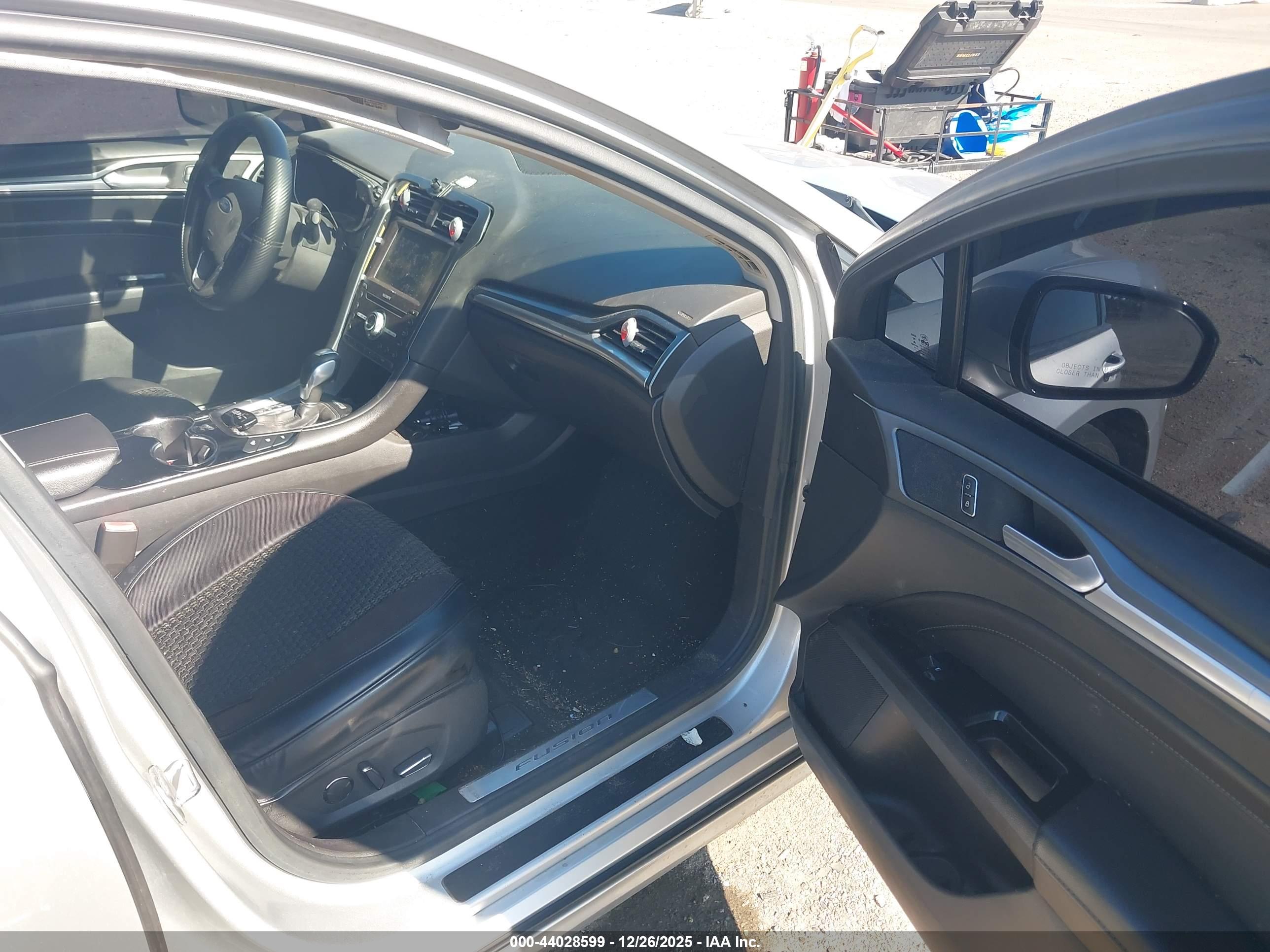 FORD FUSION image 5