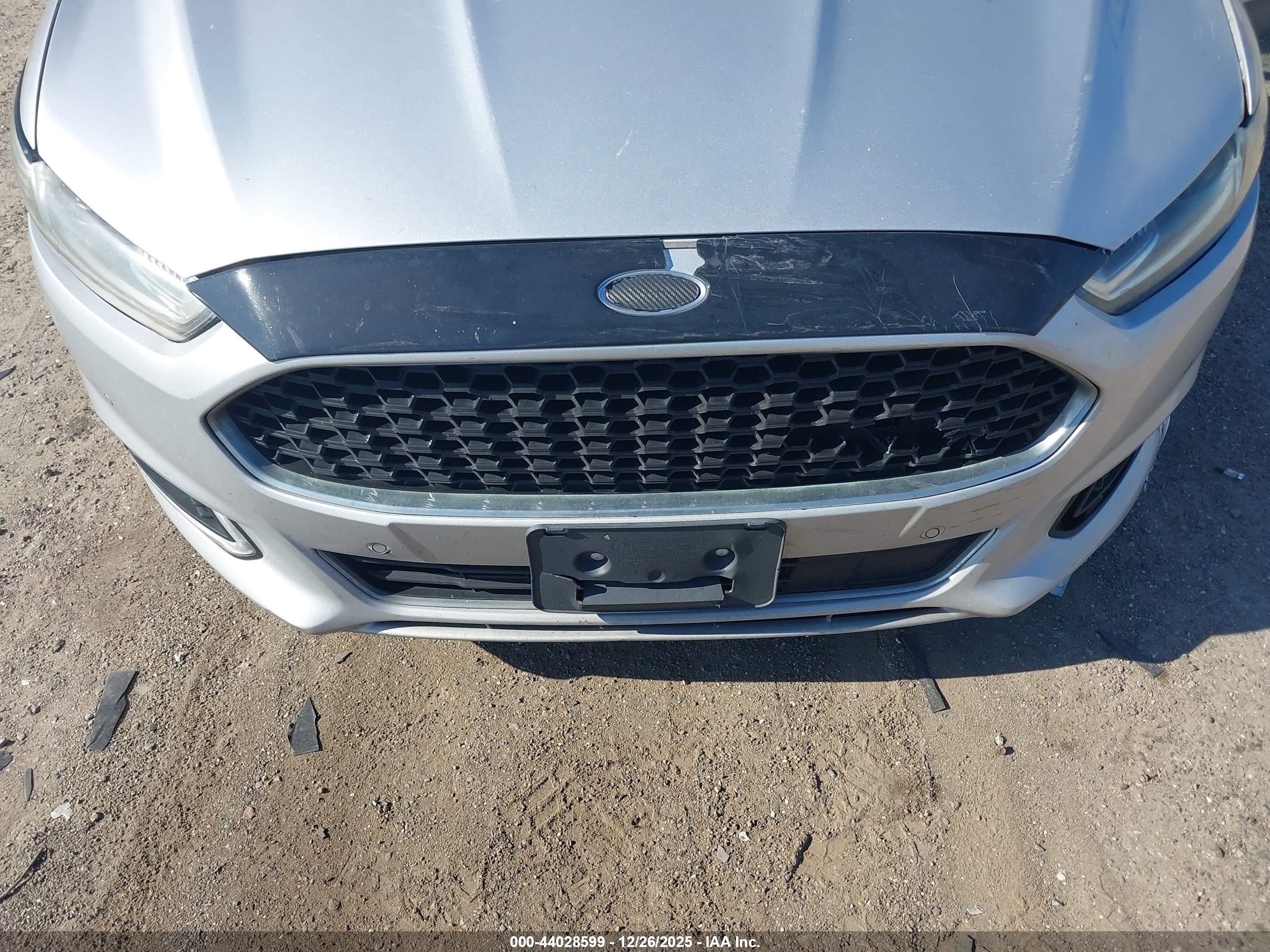 FORD FUSION image 6