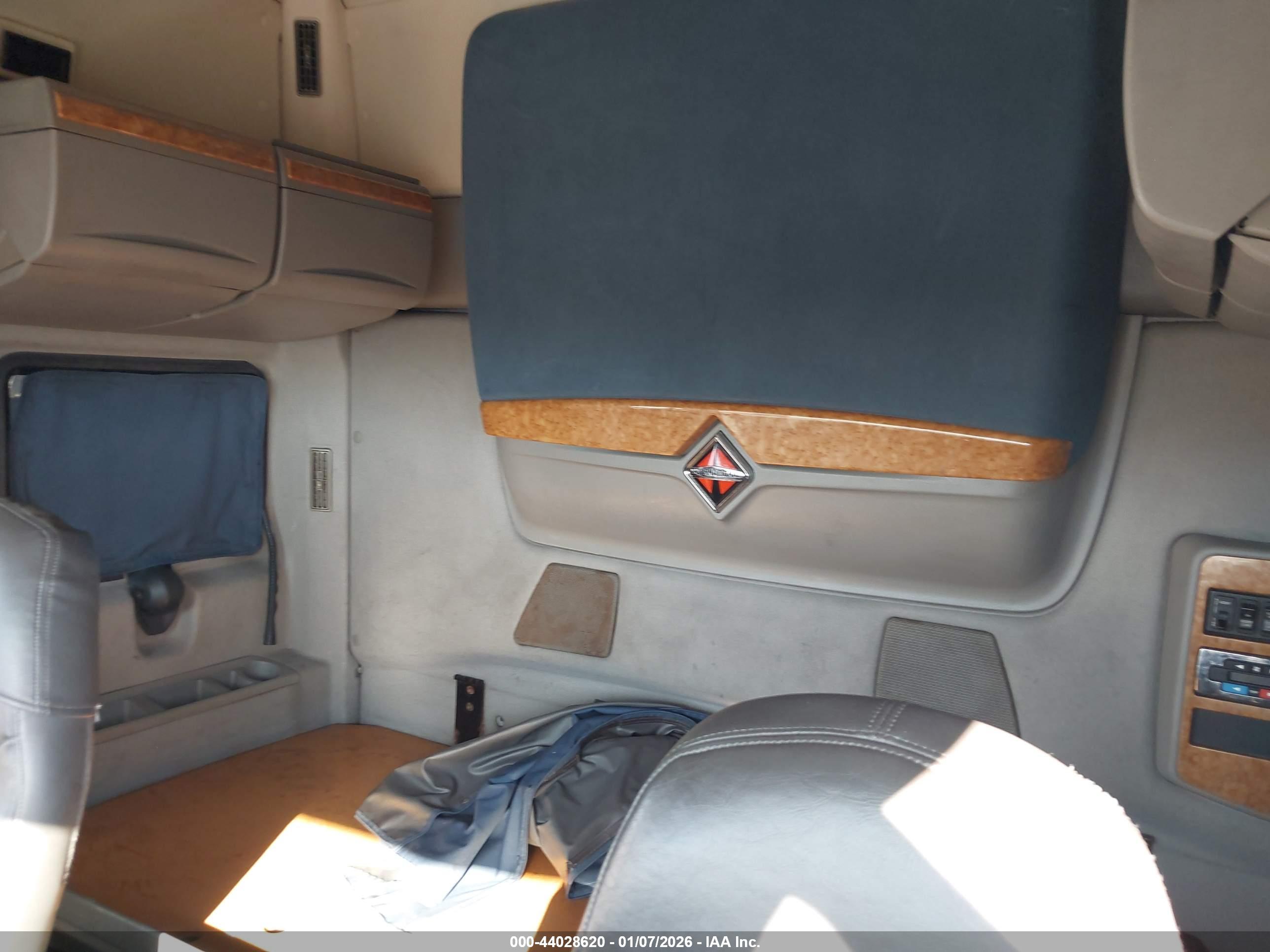 INTERNATIONAL PROSTAR image 7