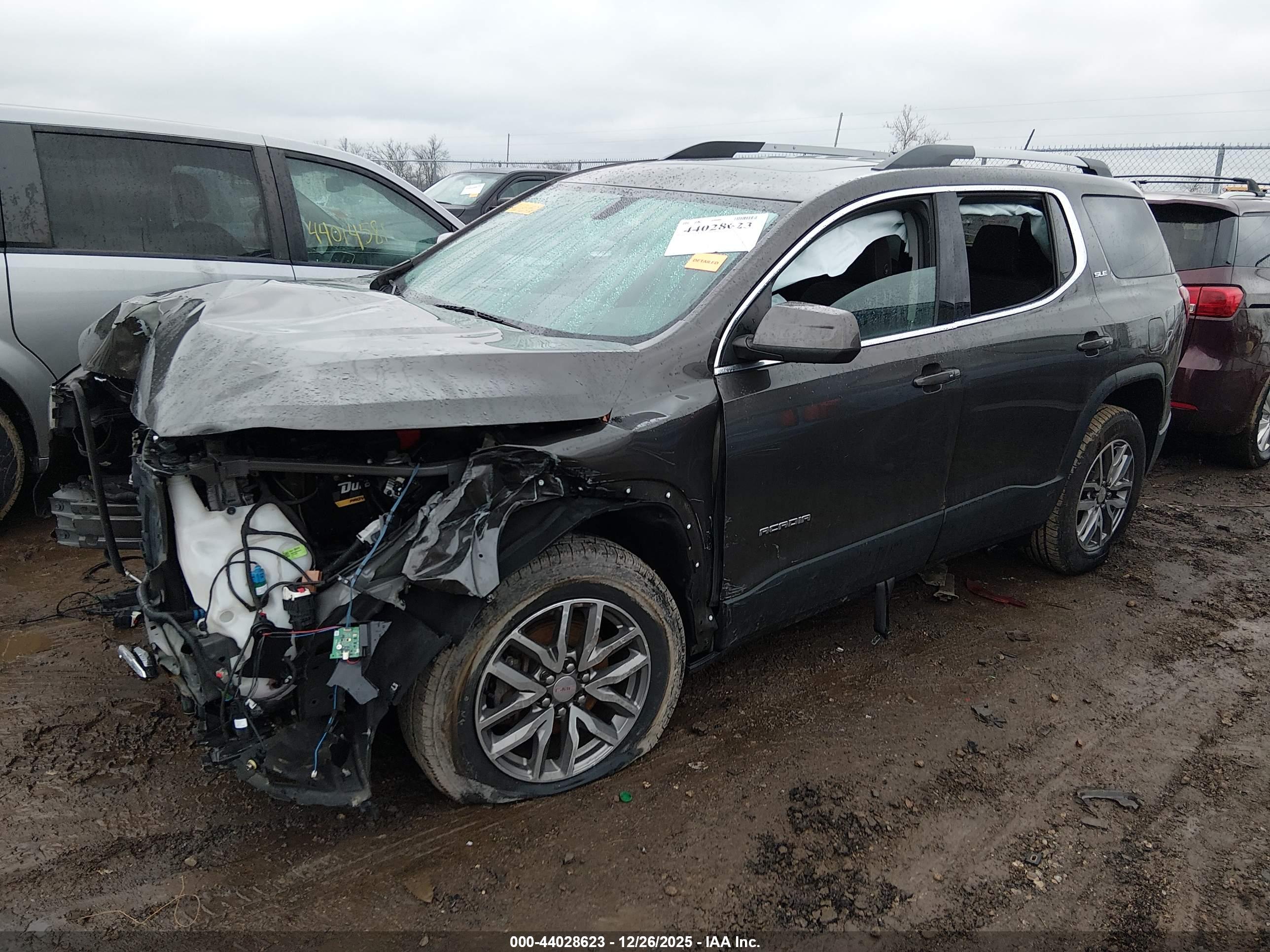GMC ACADIA image 2