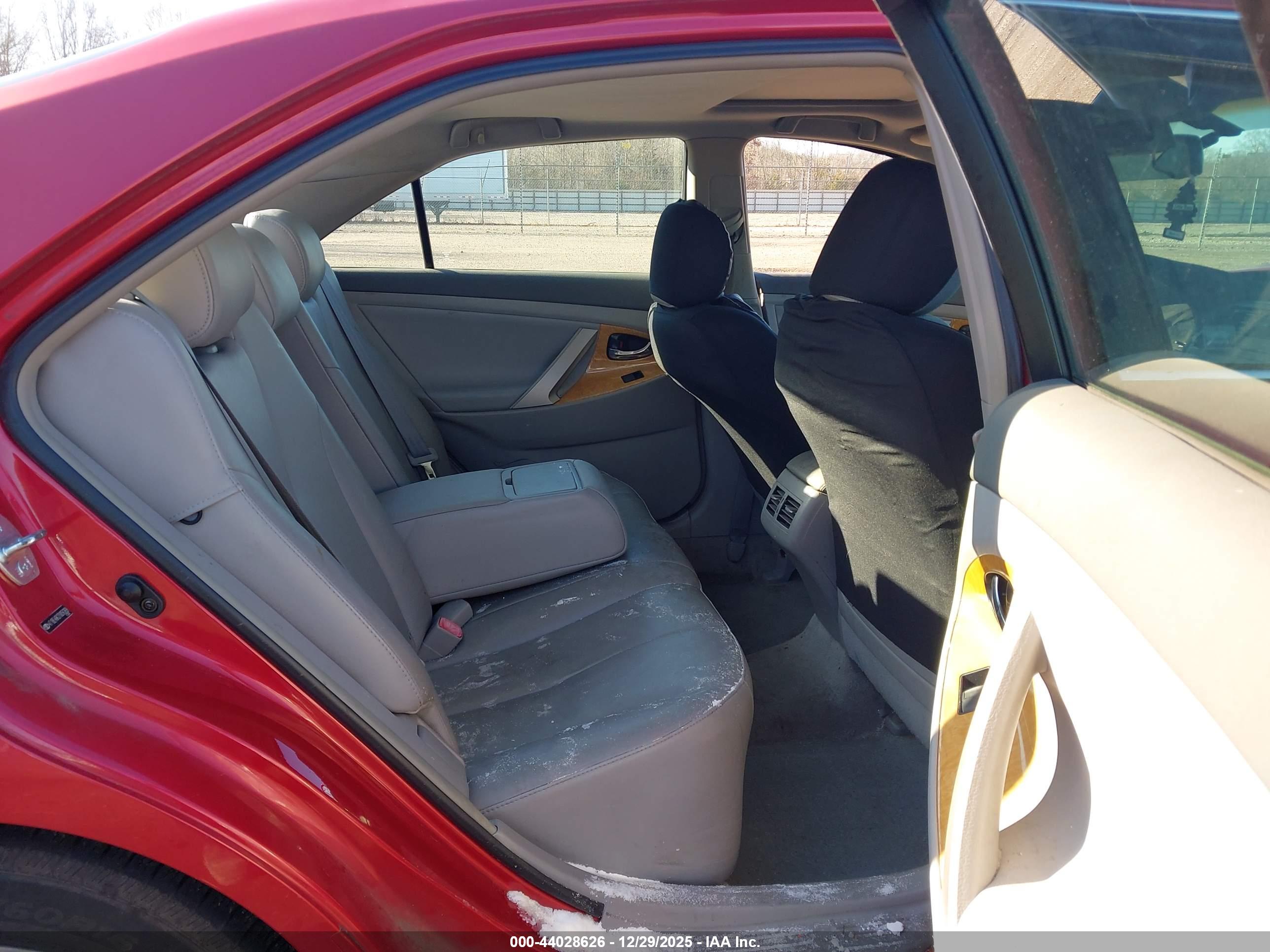 TOYOTA CAMRY image 8
