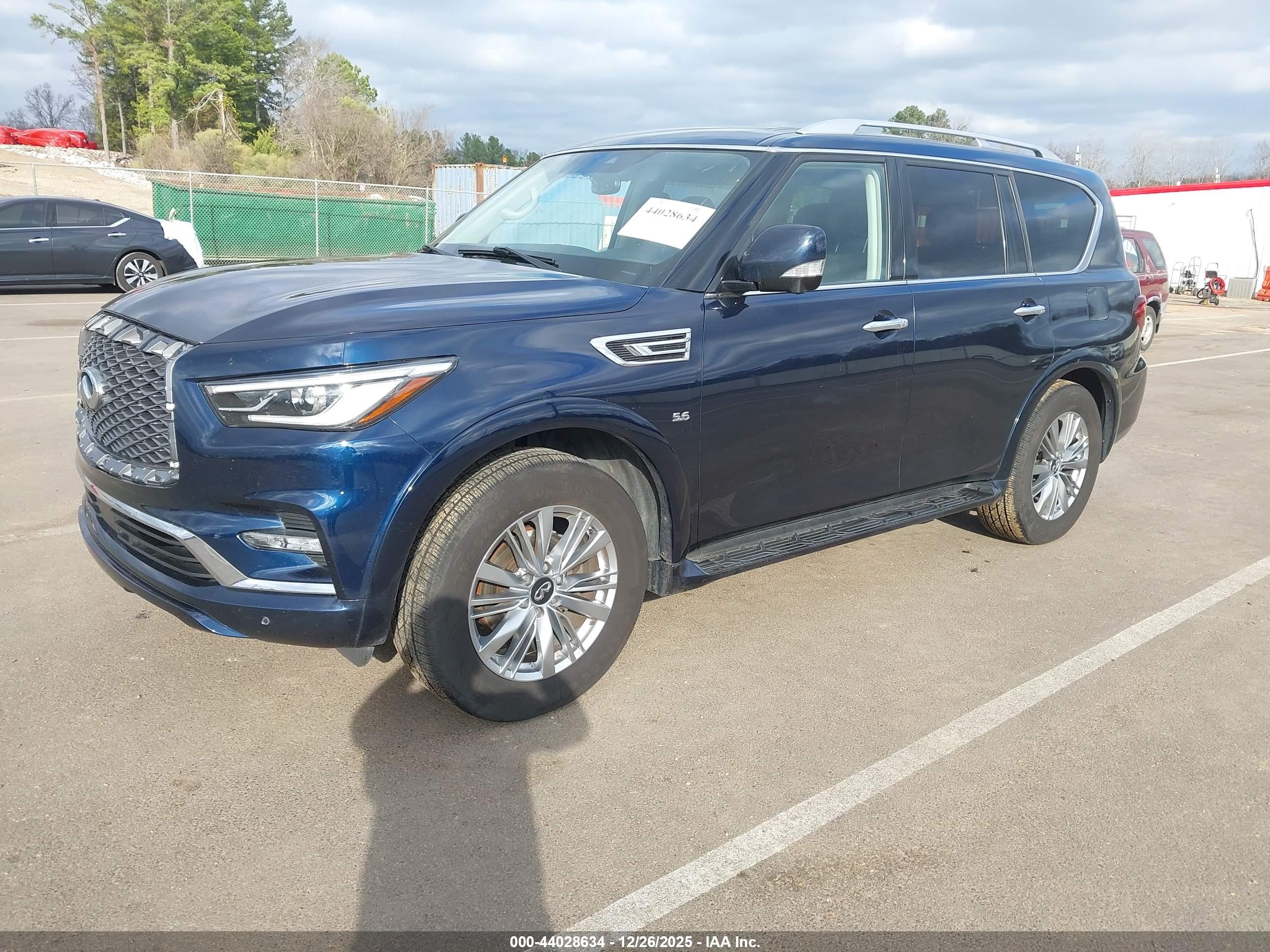 INFINITI QX80 image 2