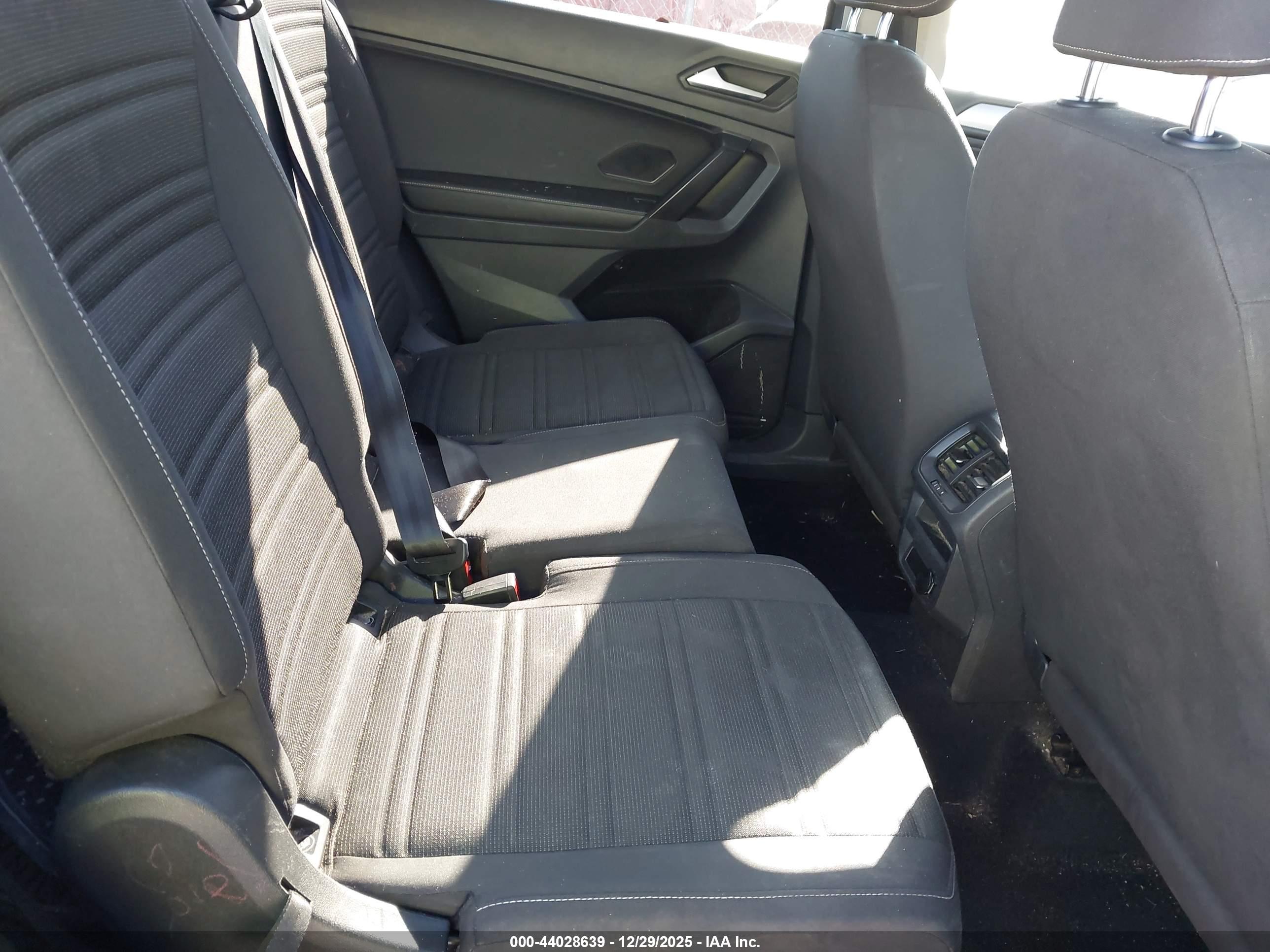 VOLKSWAGEN TIGUAN image 8