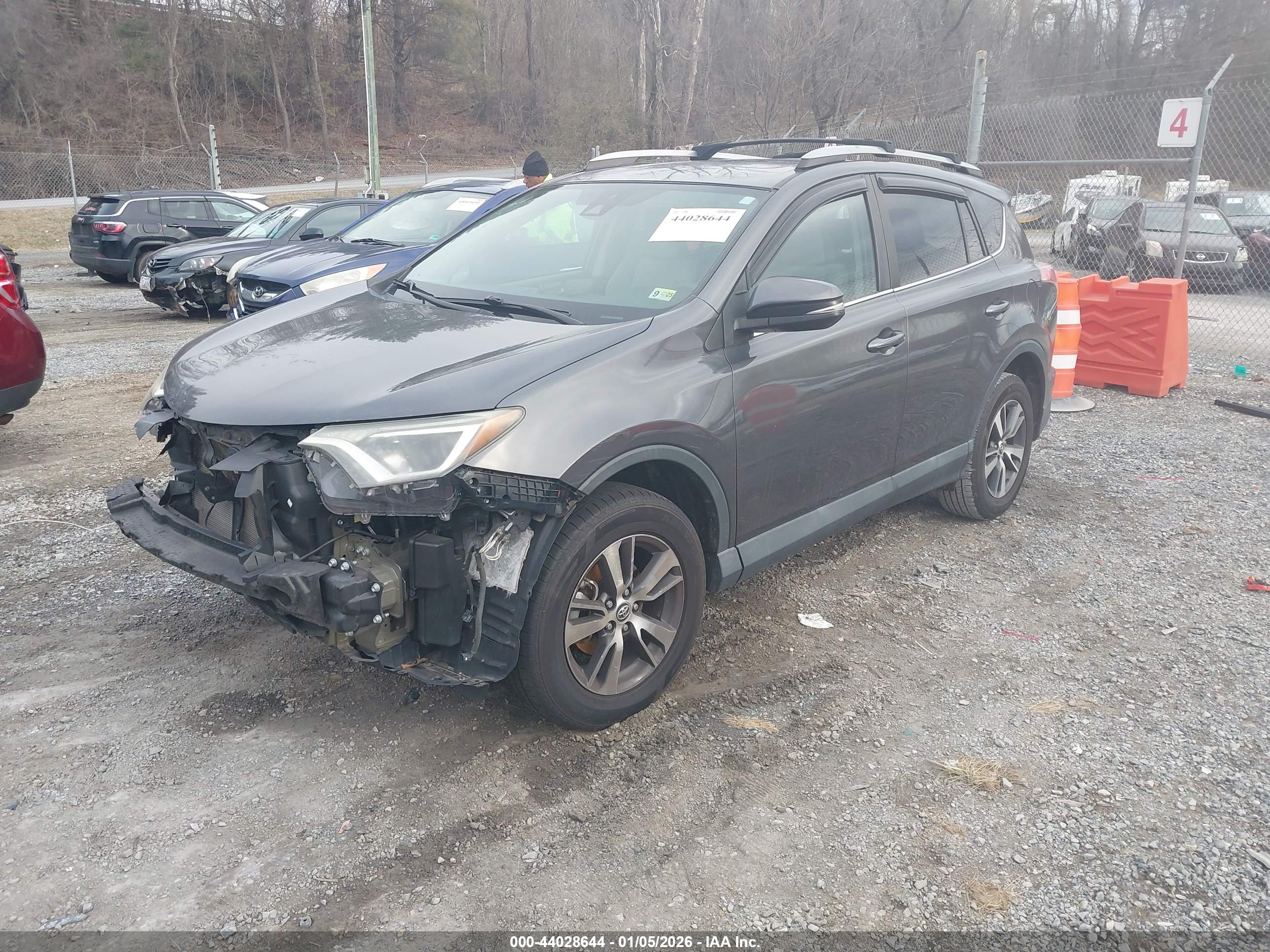 TOYOTA RAV4 image 2