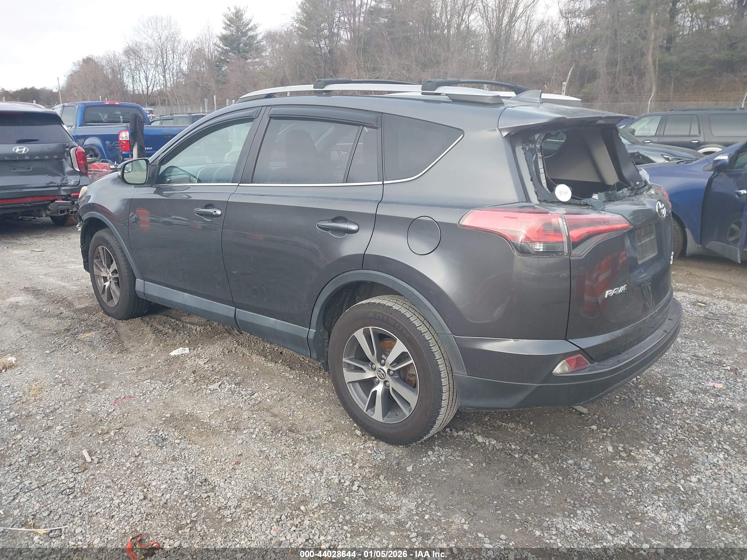 TOYOTA RAV4 image 3