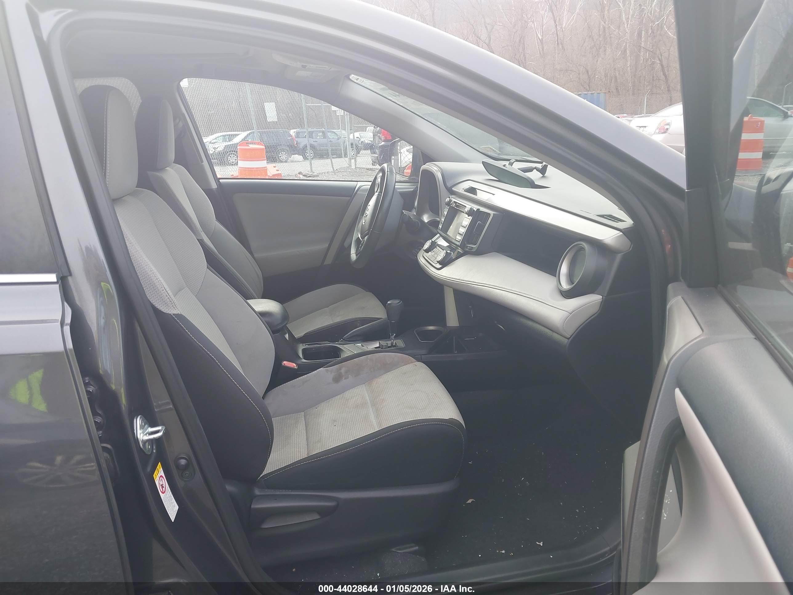 TOYOTA RAV4 image 5