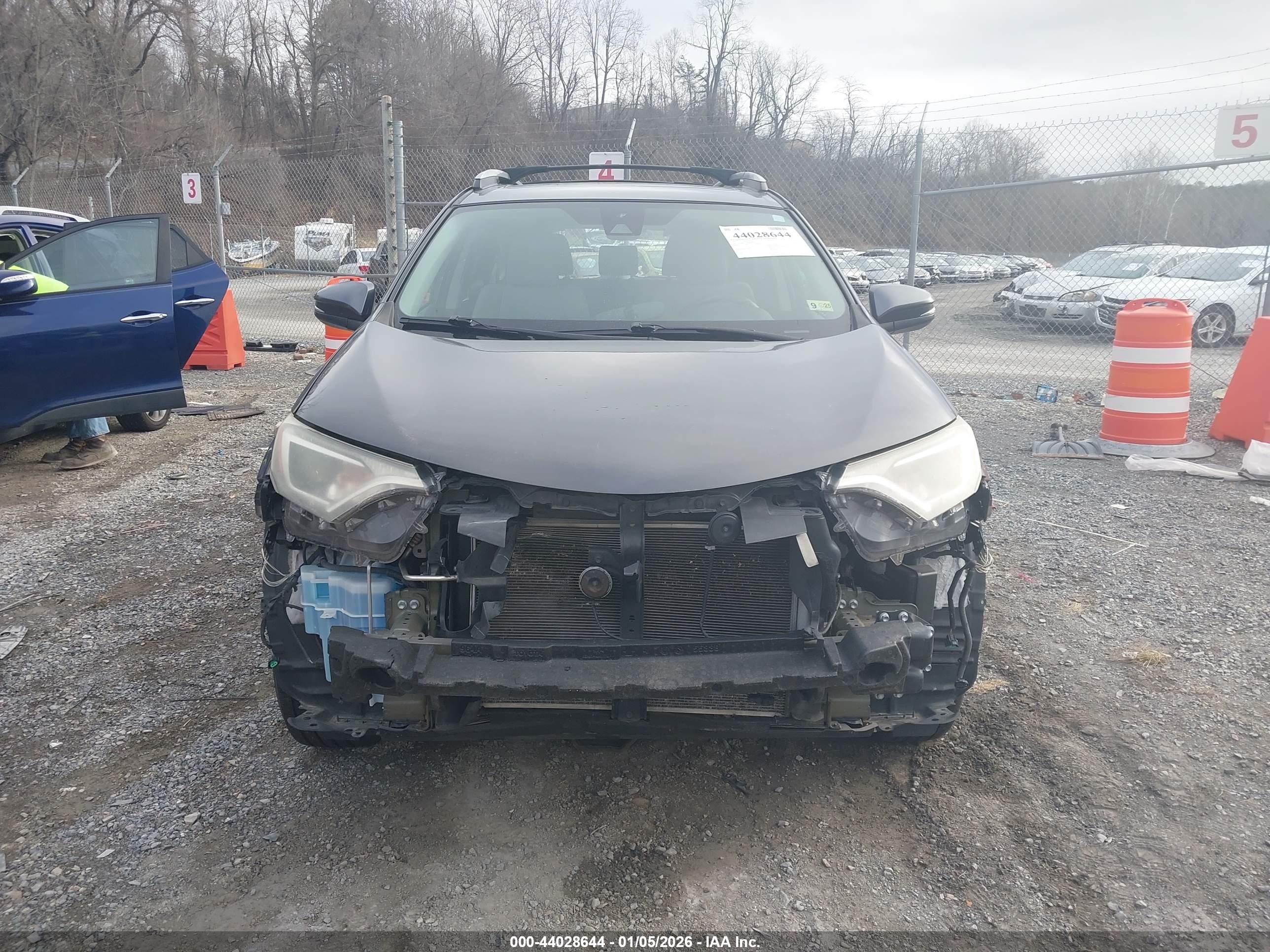 TOYOTA RAV4 image 6