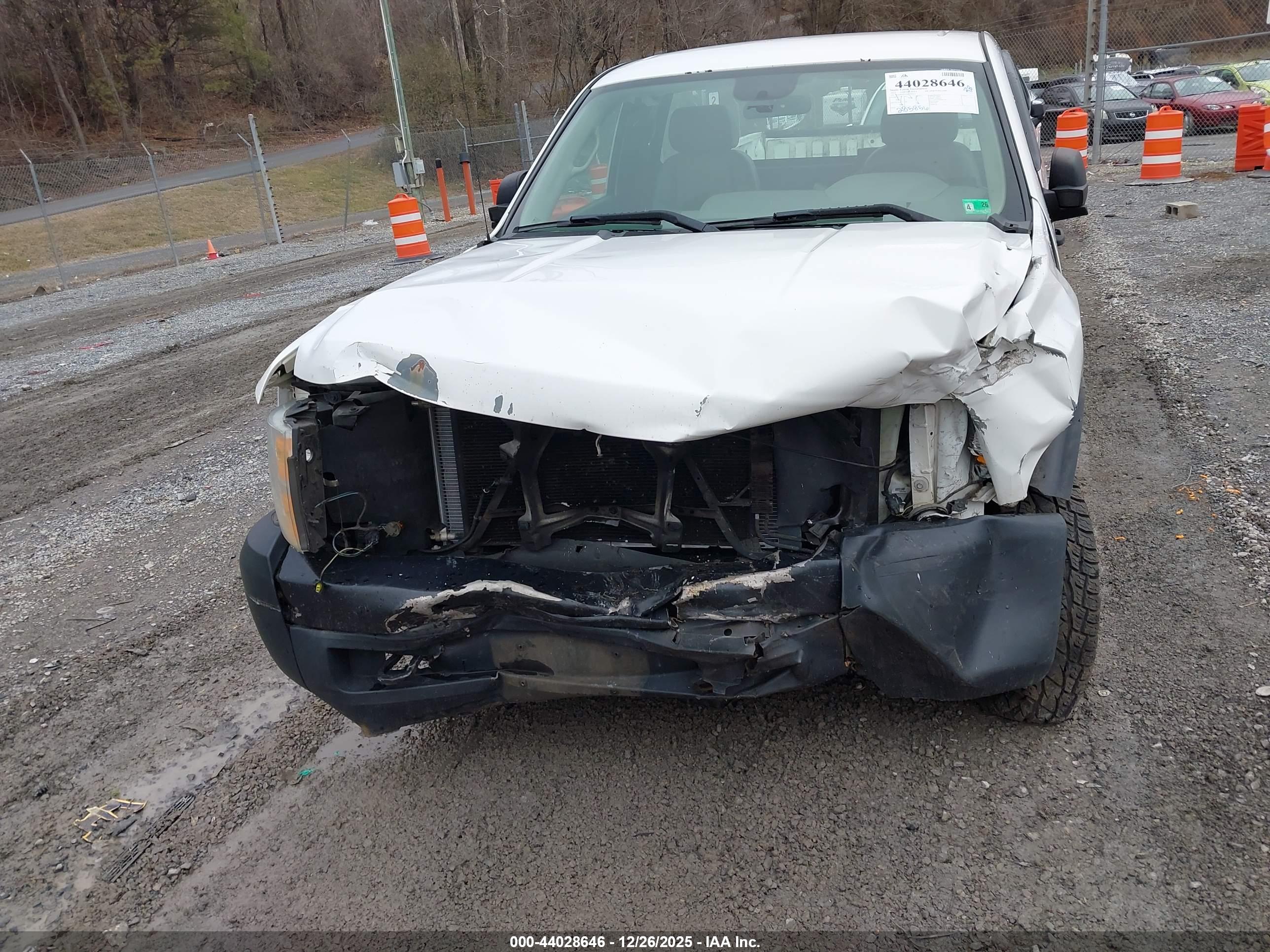 CHEVROLET SILVERADO image 6