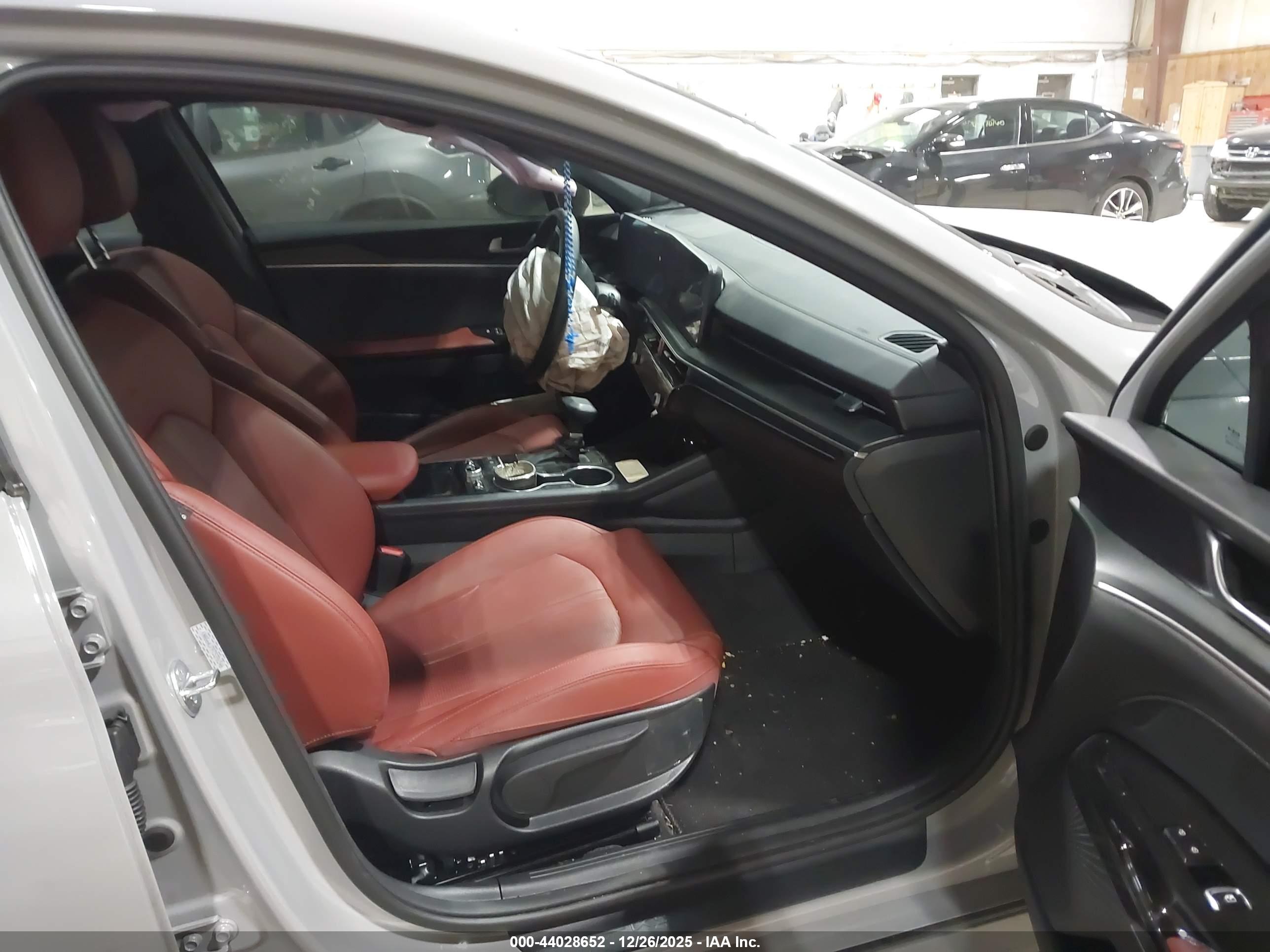 KIA K5 image 5