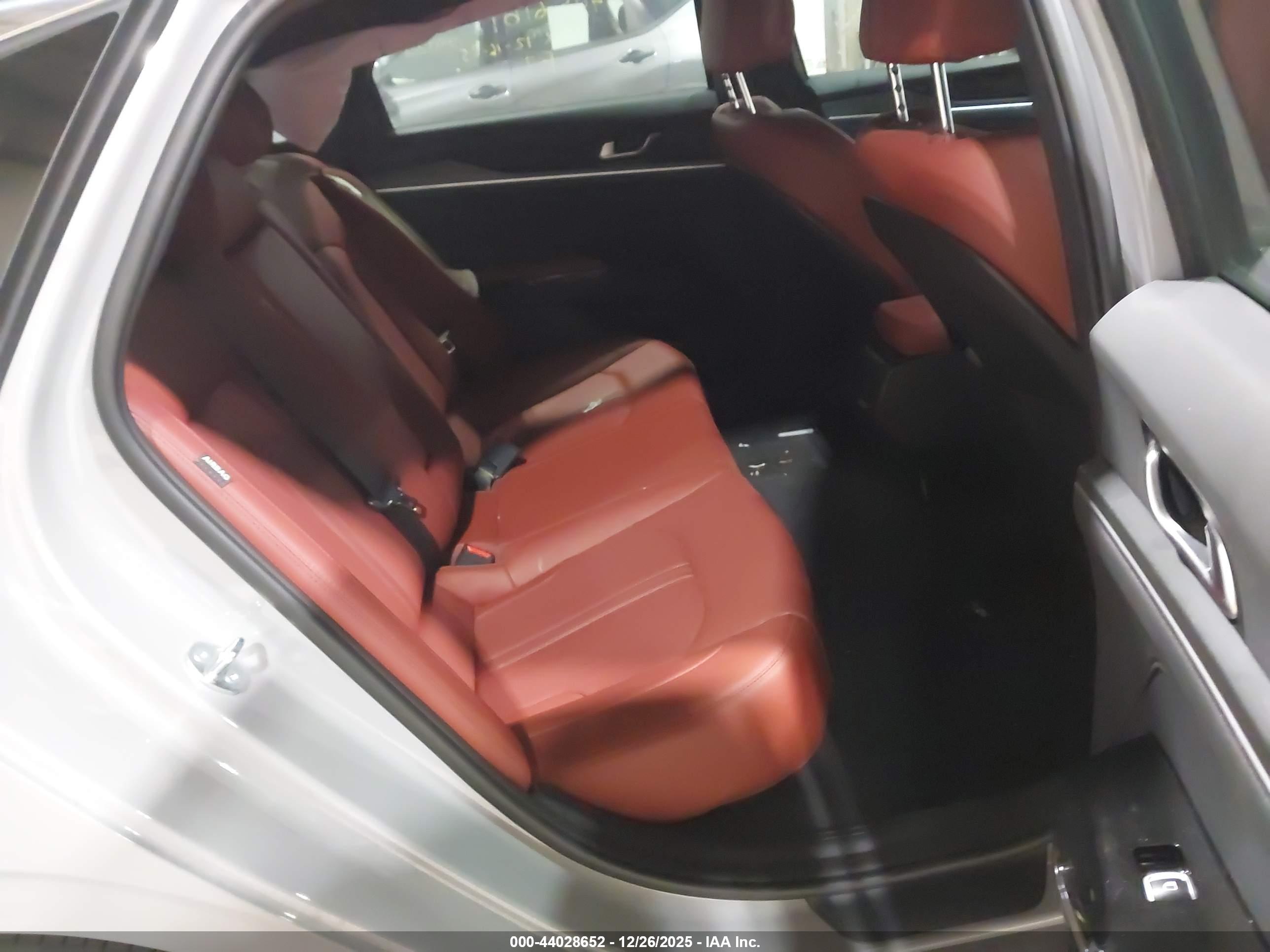 KIA K5 image 8