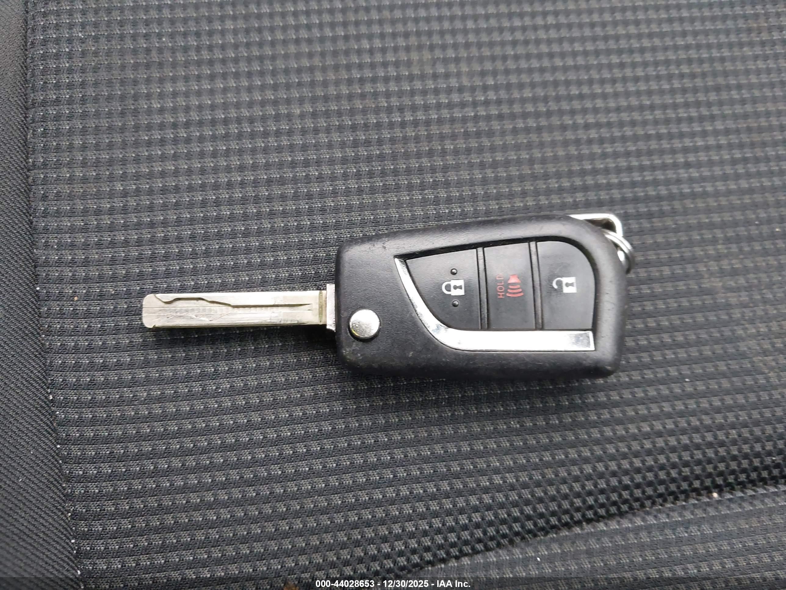 TOYOTA RAV4 image 11