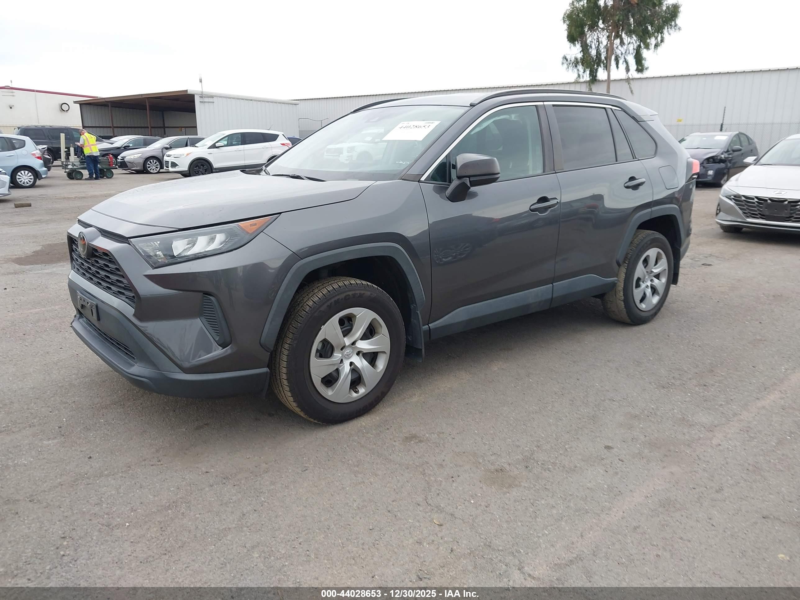 TOYOTA RAV4 image 2