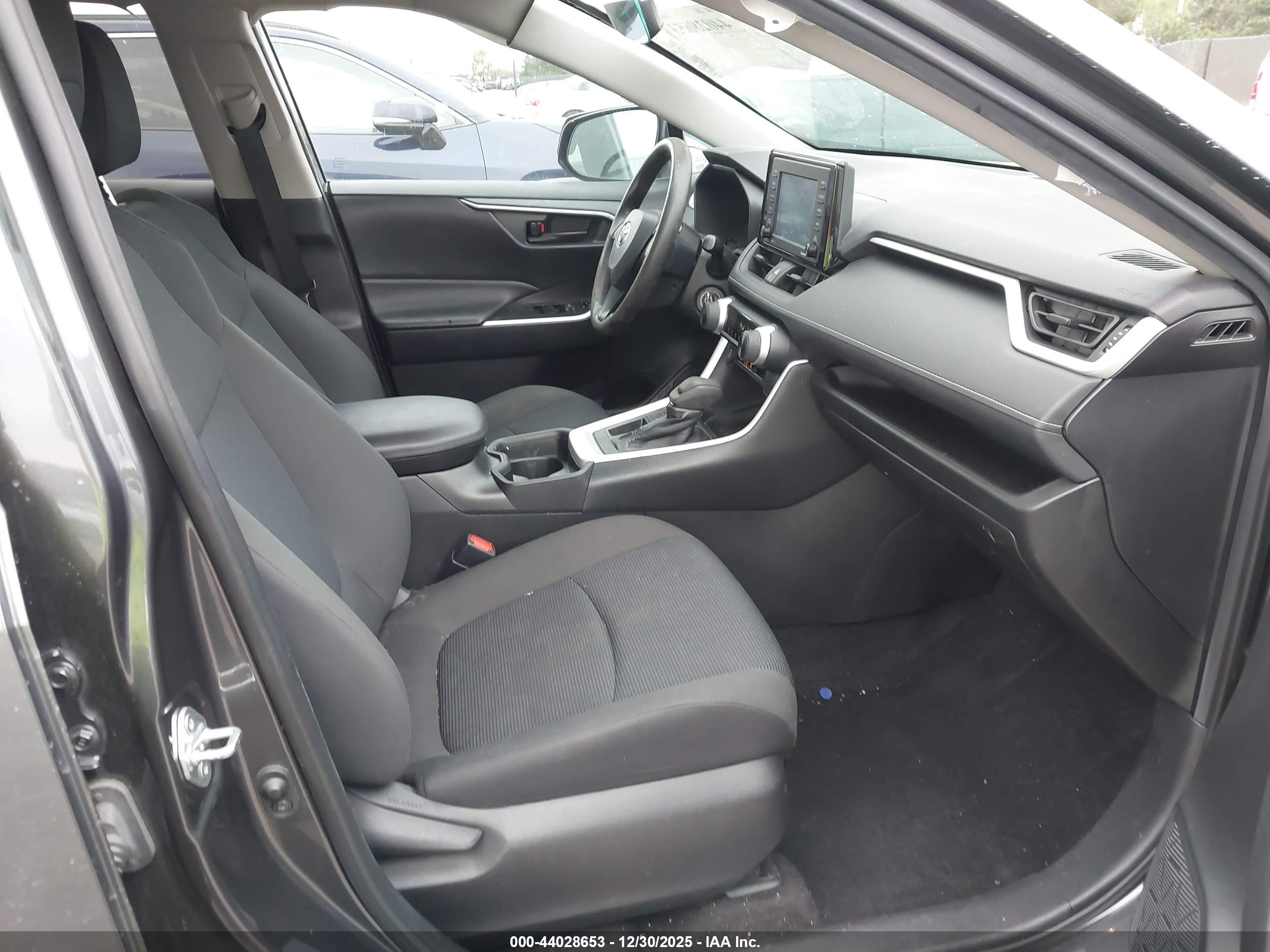 TOYOTA RAV4 image 5