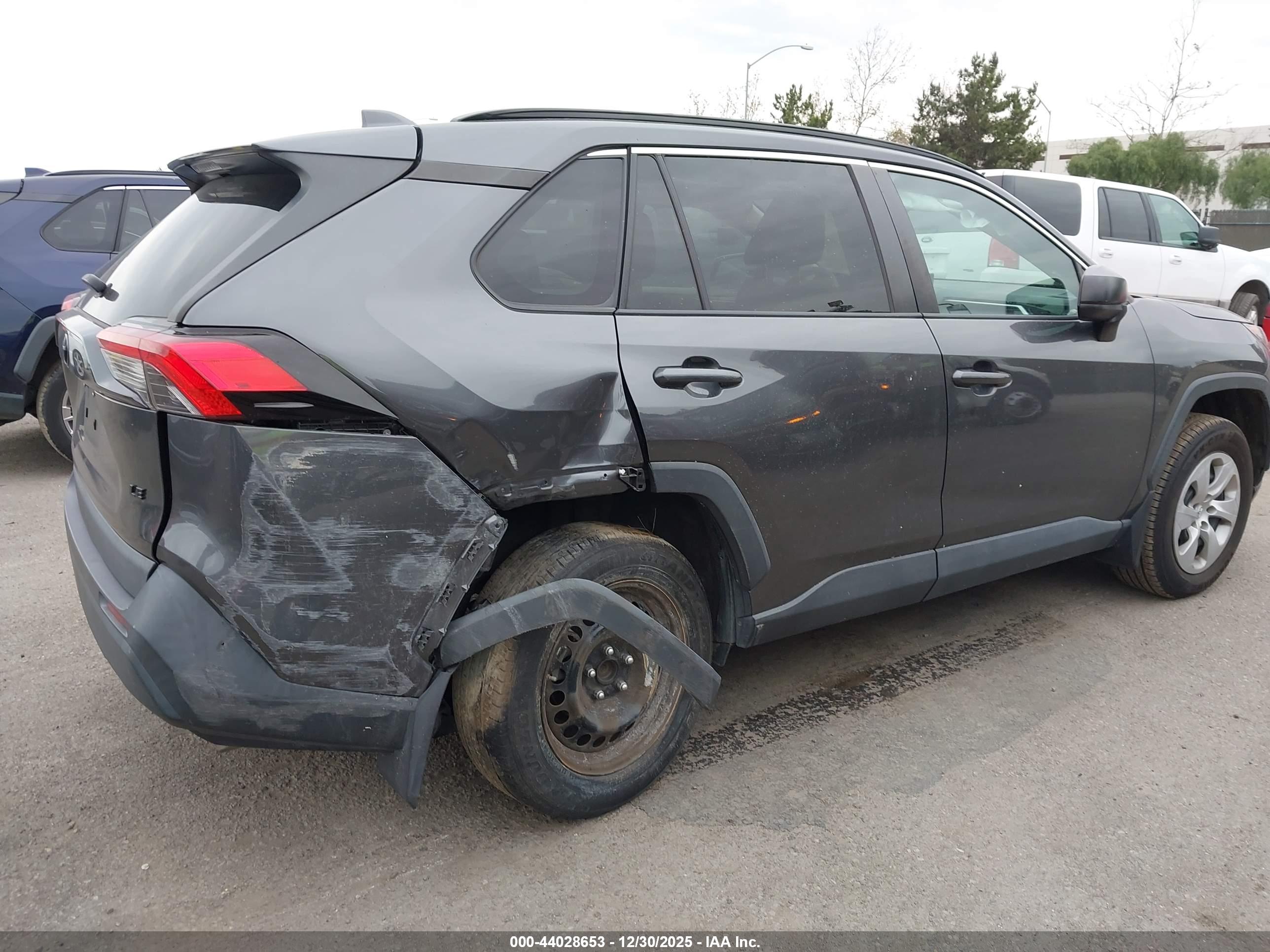 TOYOTA RAV4 image 6