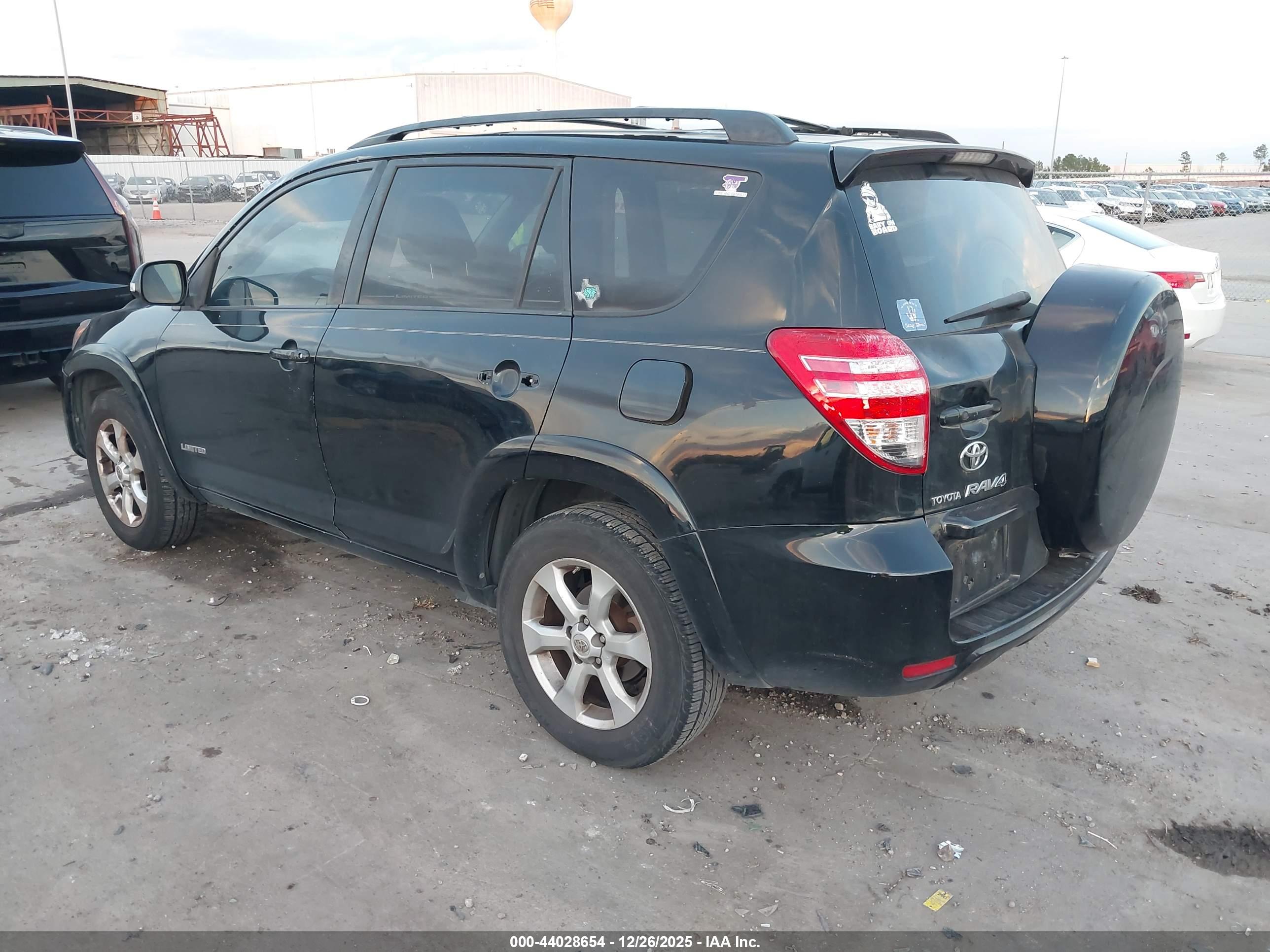 TOYOTA RAV4 image 3