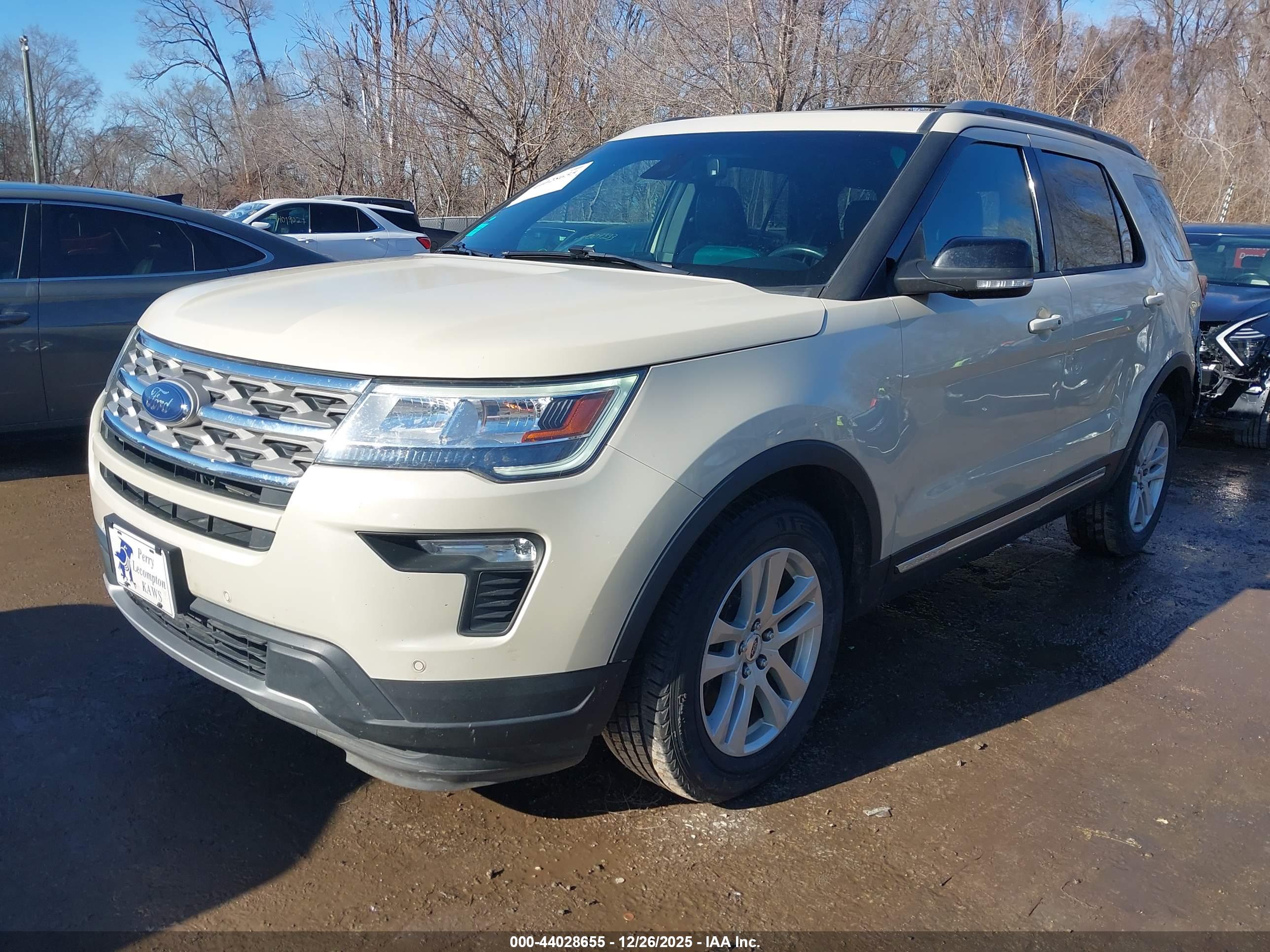 FORD EXPLORER image 2