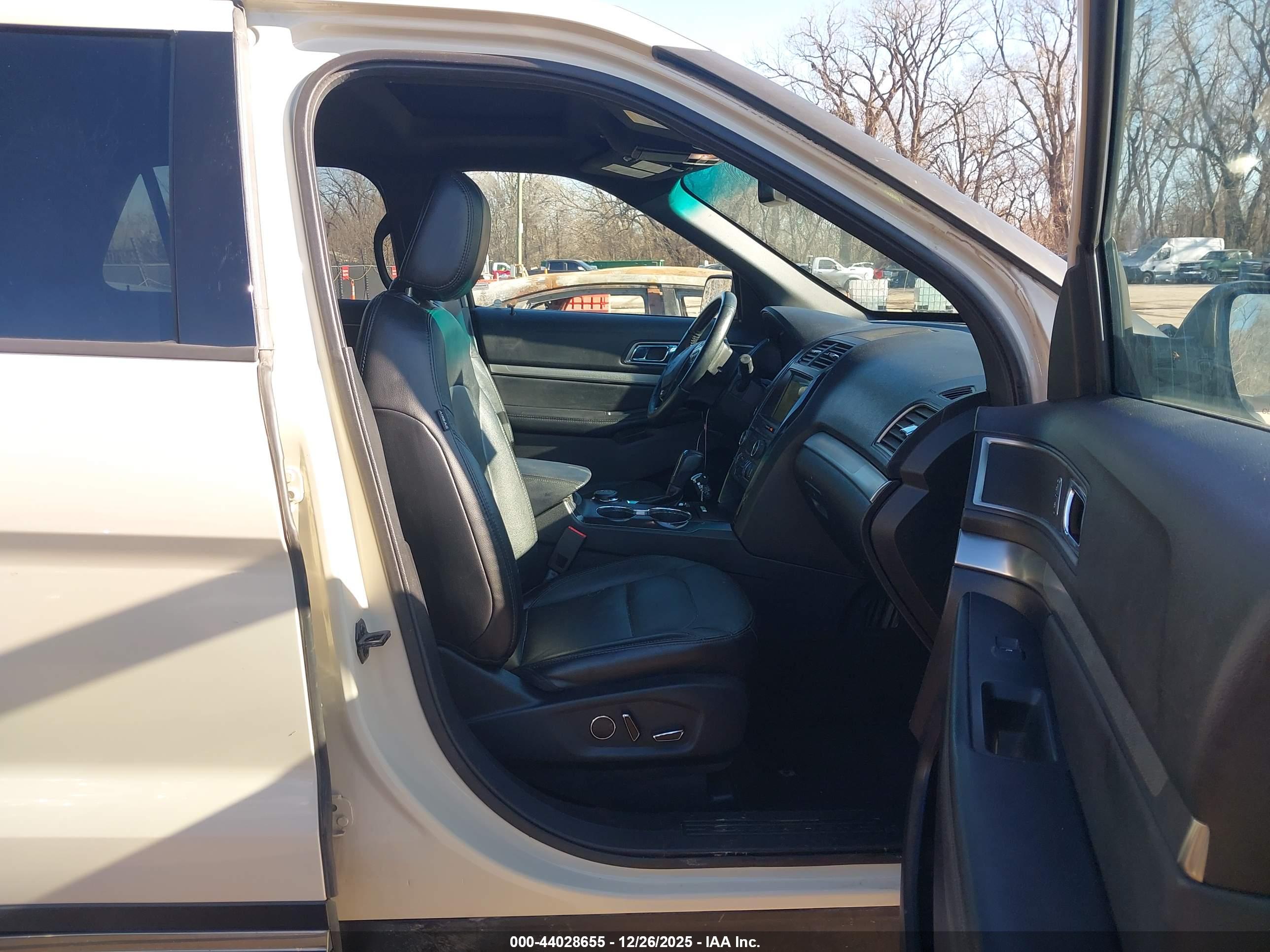 FORD EXPLORER image 5