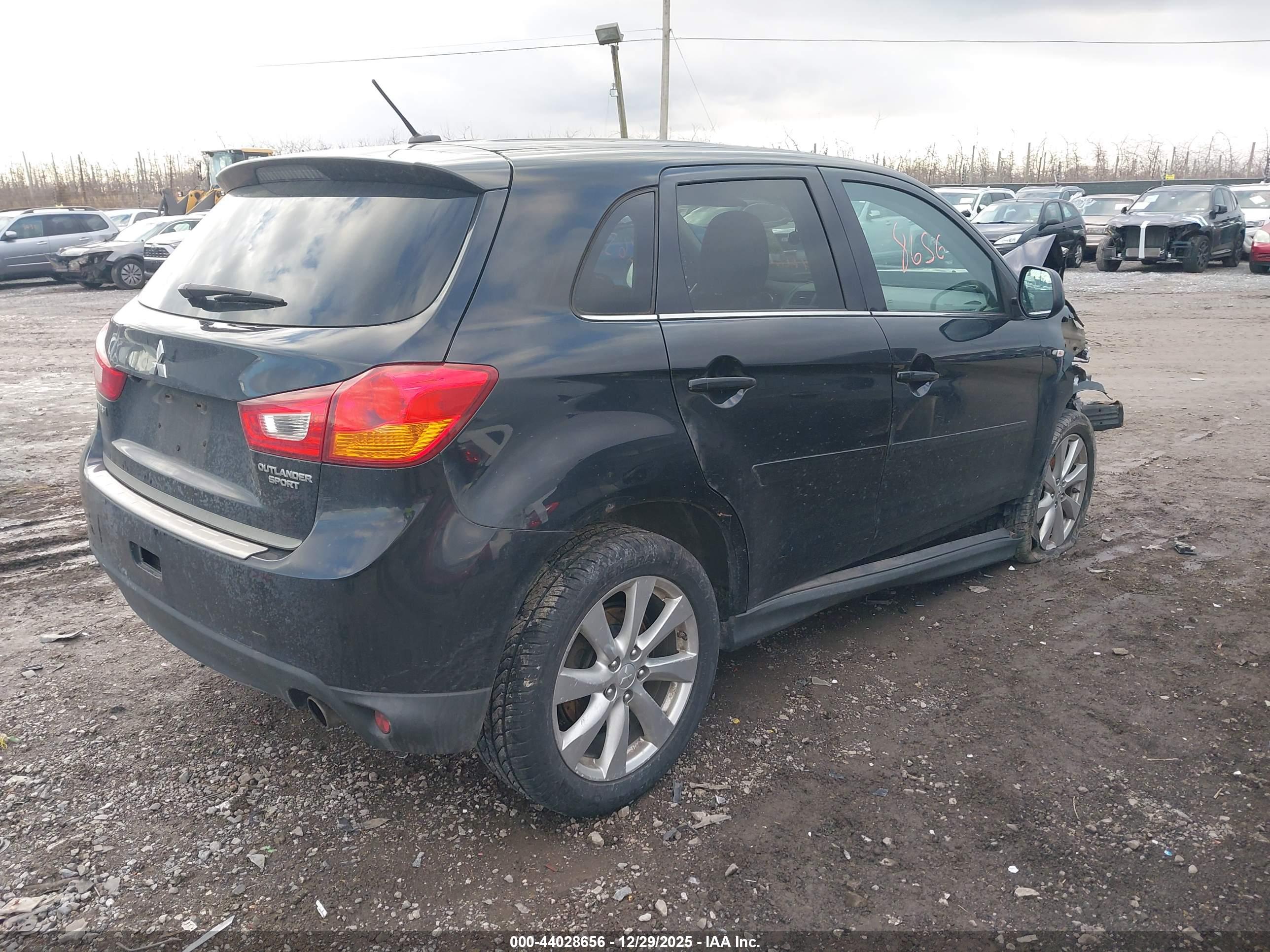 MITSUBISHI OUTLANDER image 4