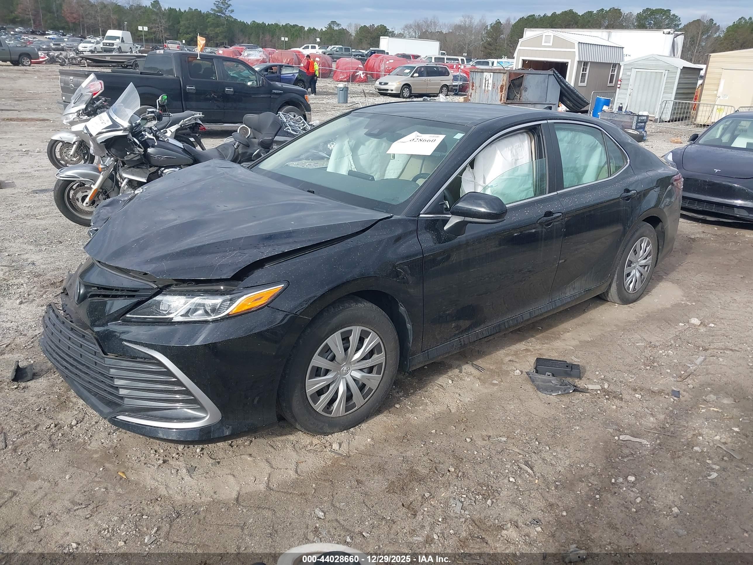 TOYOTA CAMRY image 2