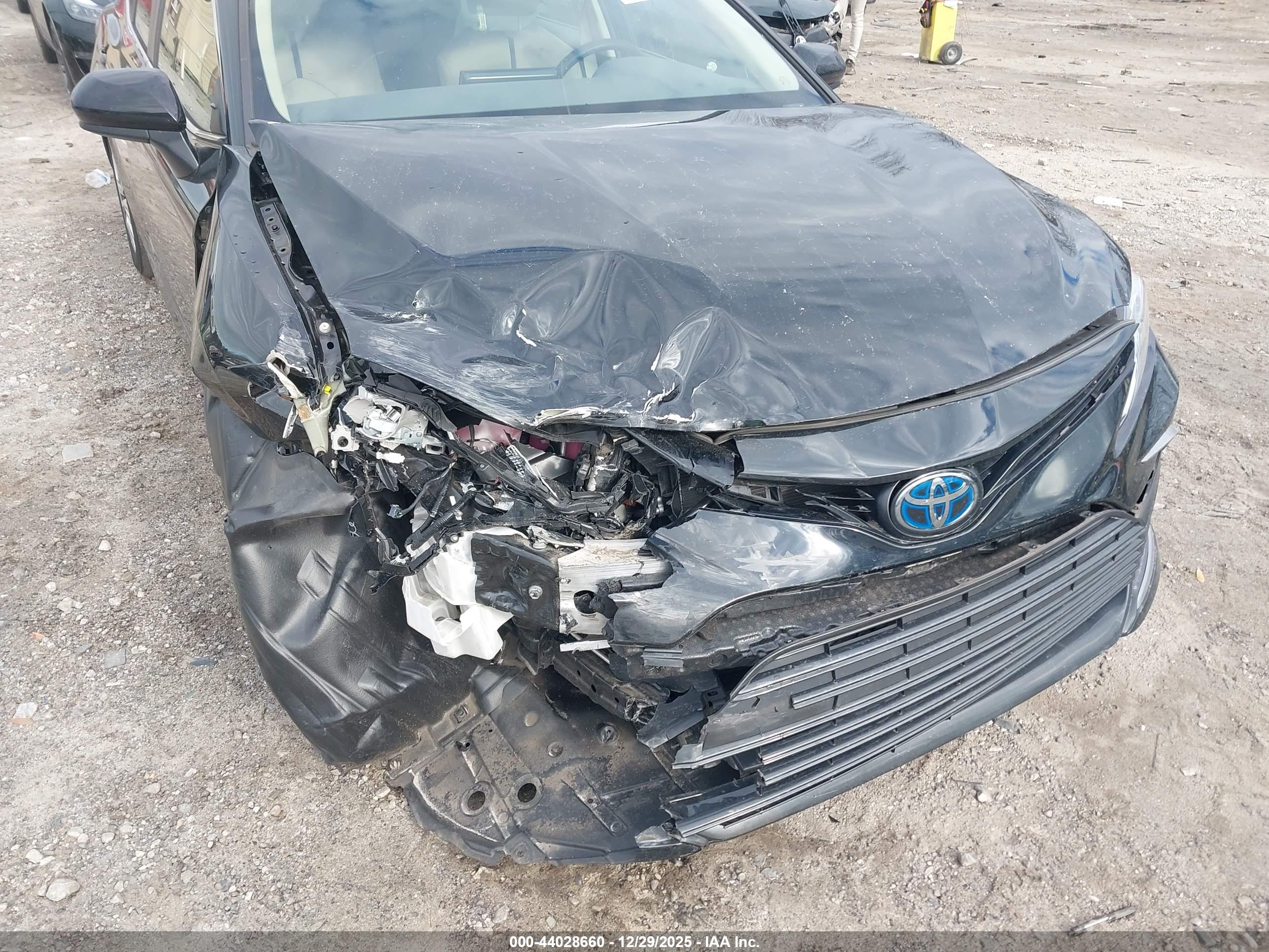 TOYOTA CAMRY image 6