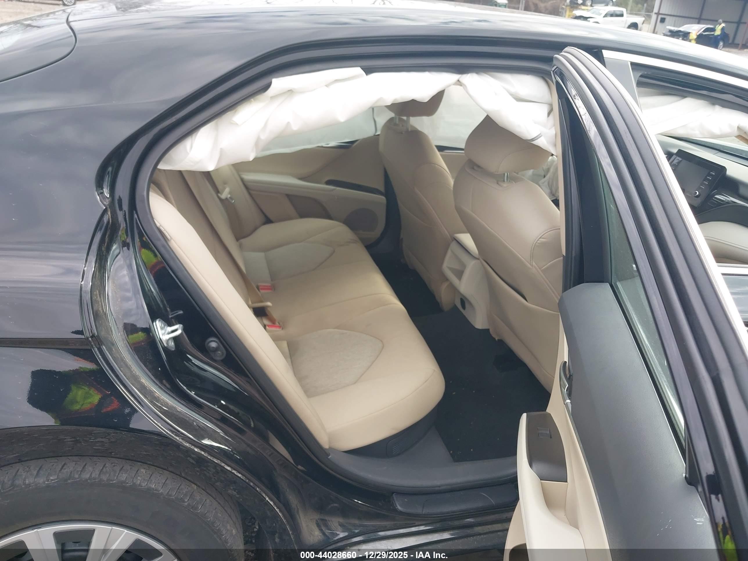 TOYOTA CAMRY image 8