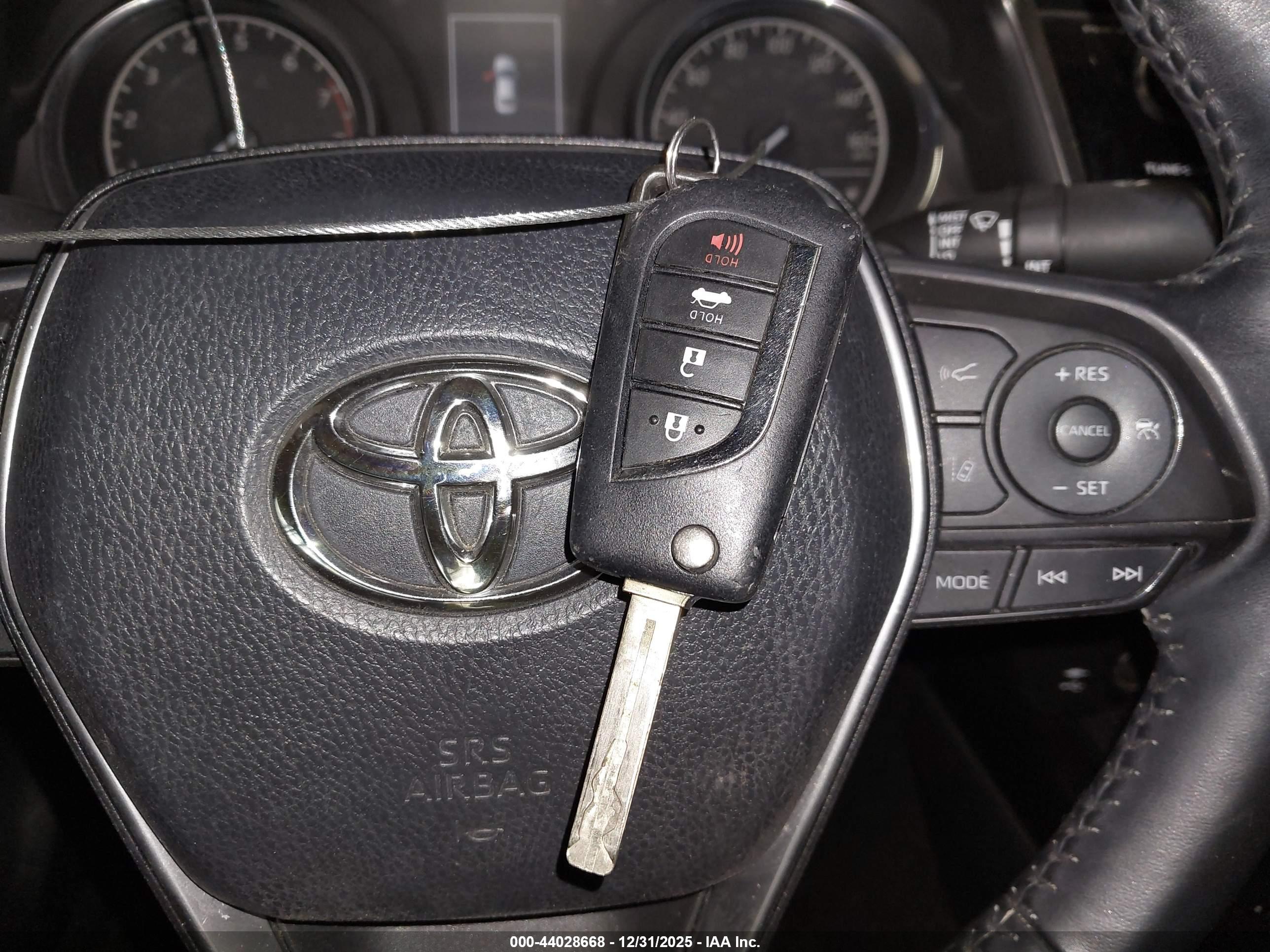 TOYOTA CAMRY image 11