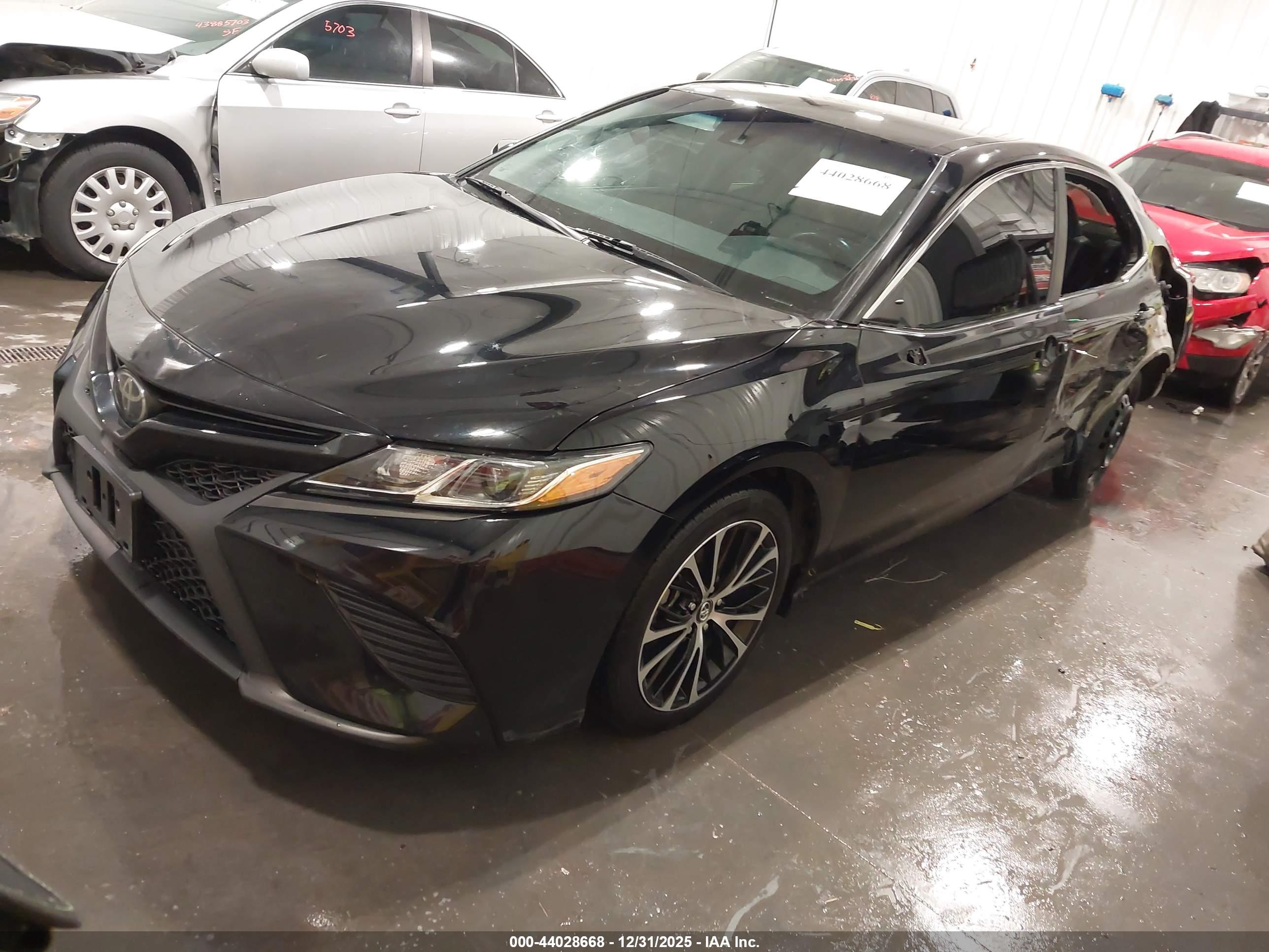 TOYOTA CAMRY image 2