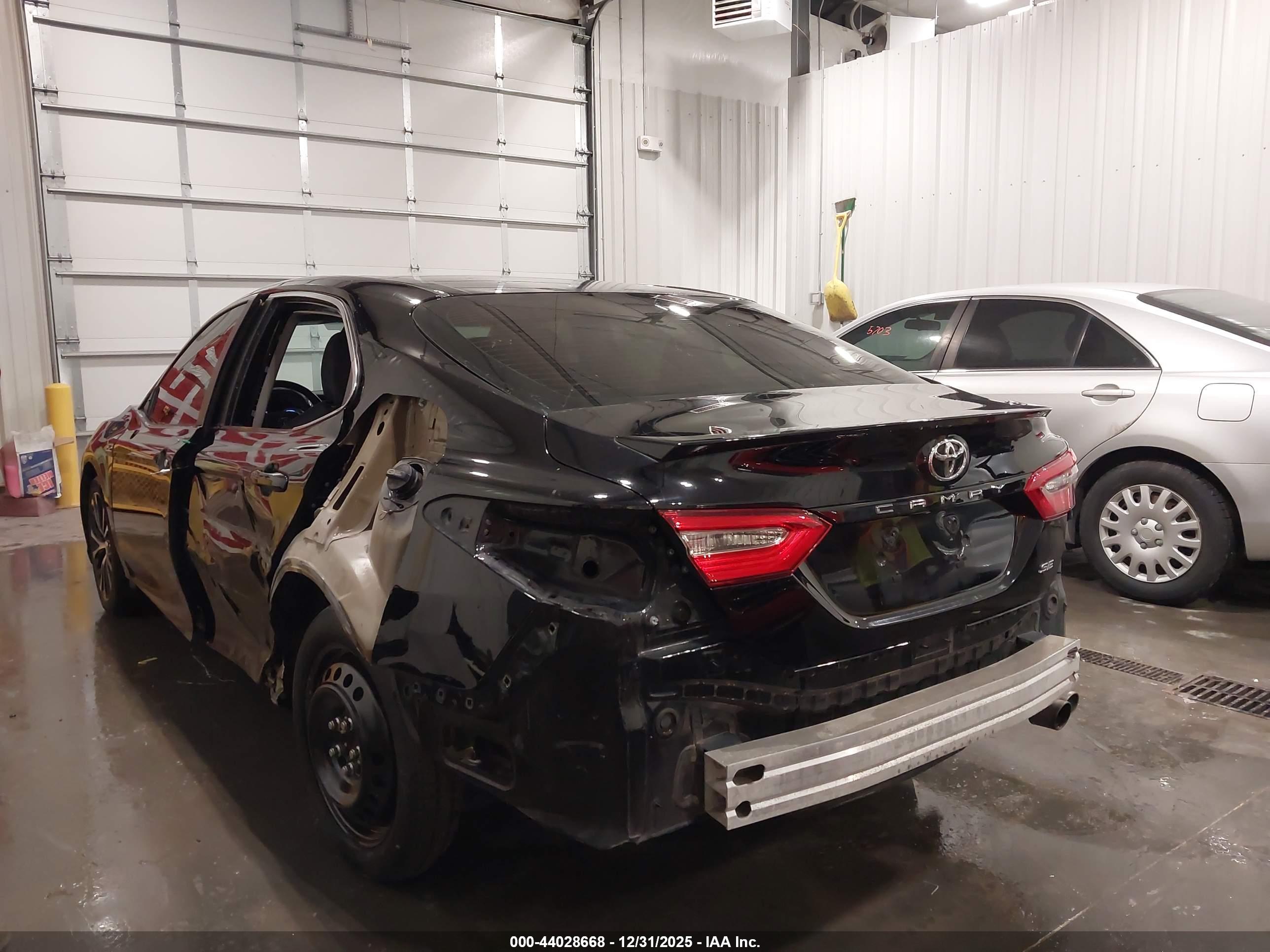 TOYOTA CAMRY image 6