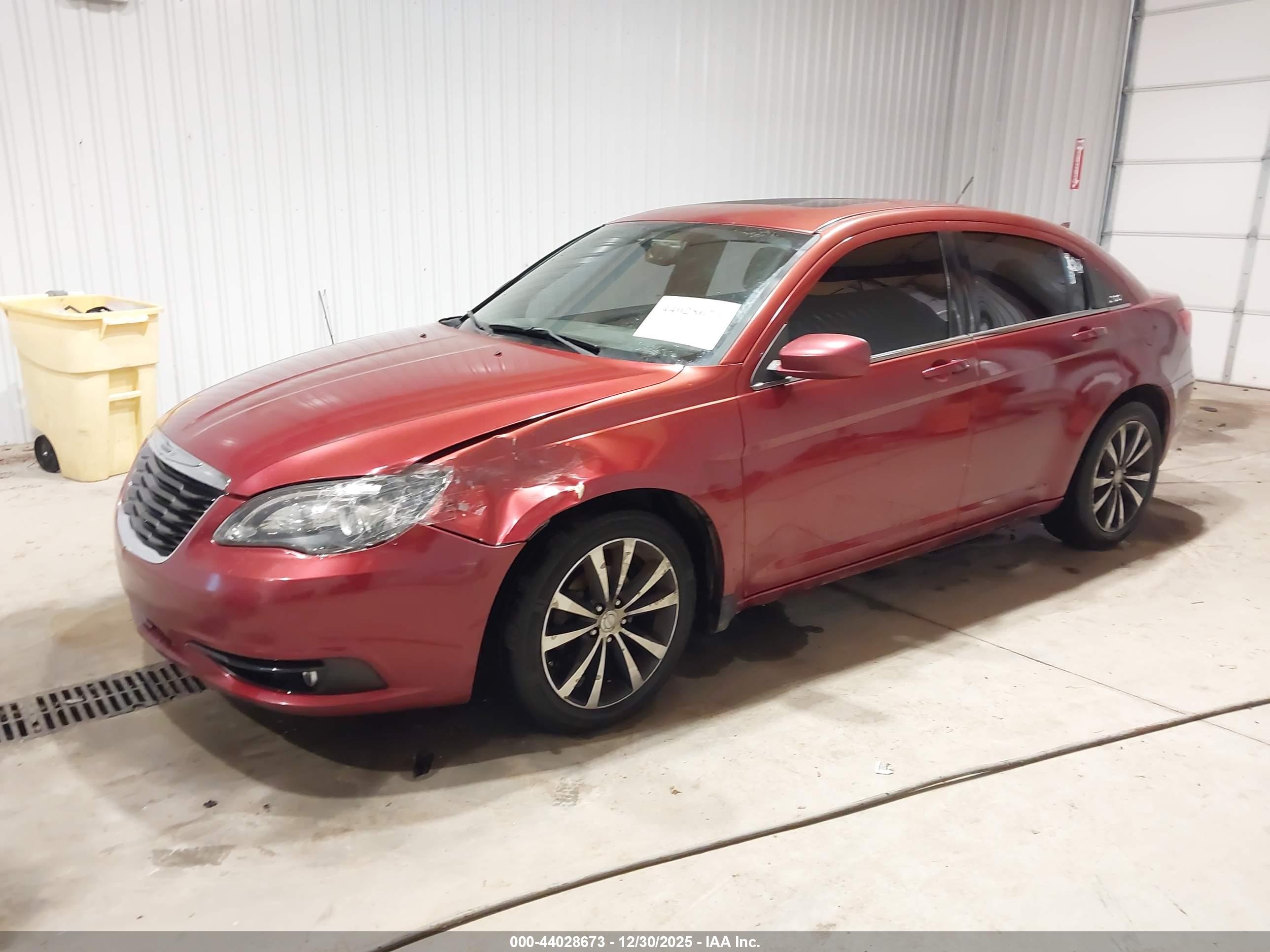 CHRYSLER 200 image 2