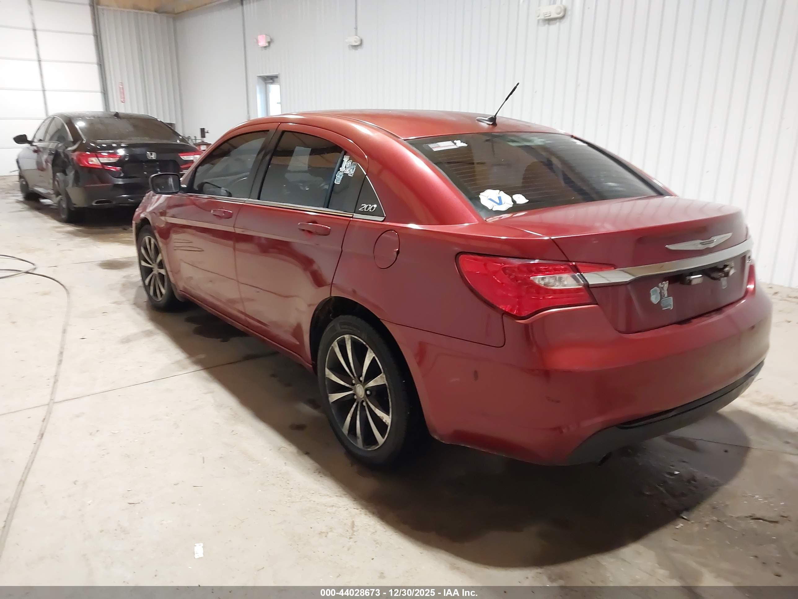 CHRYSLER 200 image 3