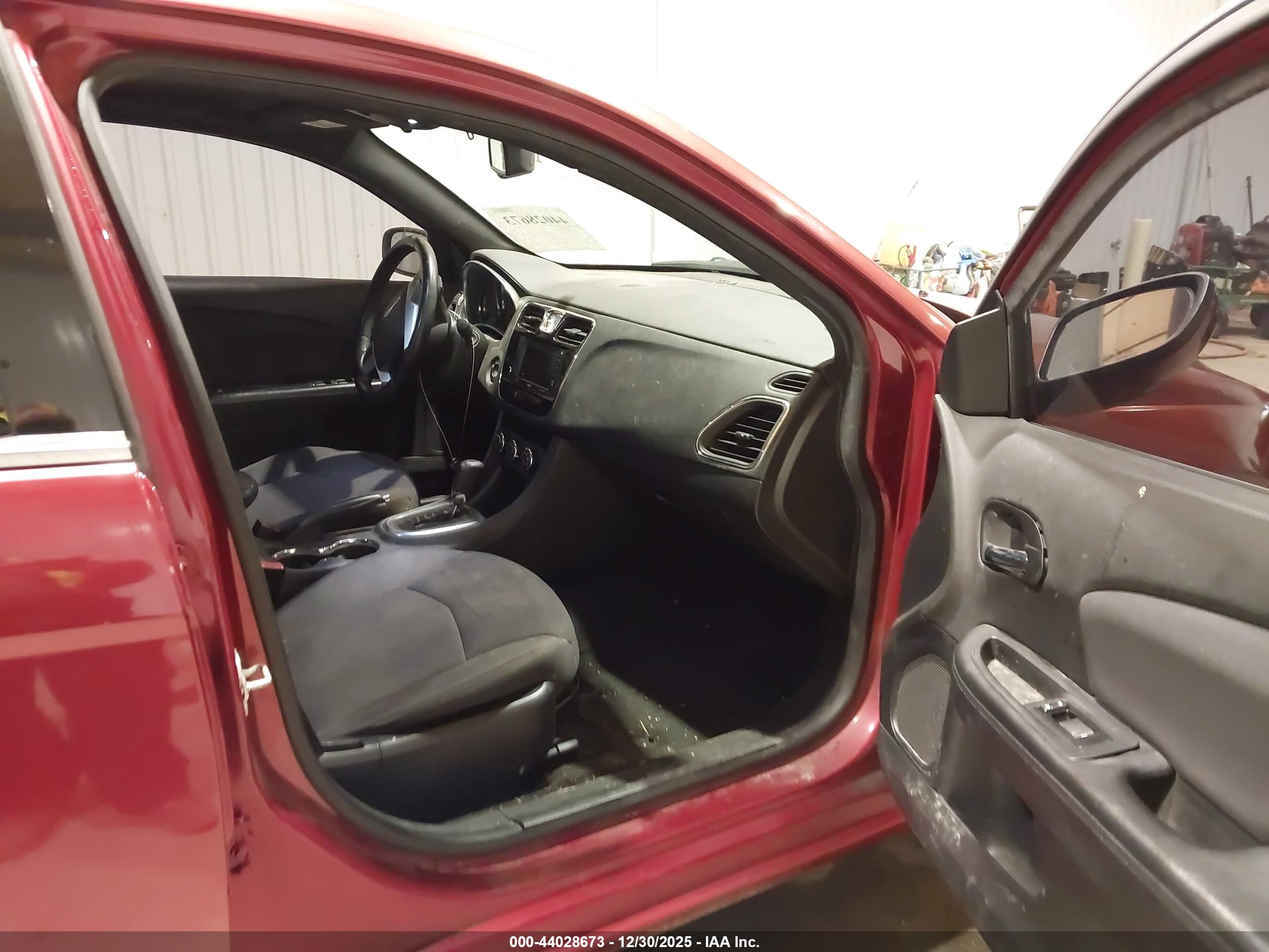 CHRYSLER 200 image 5