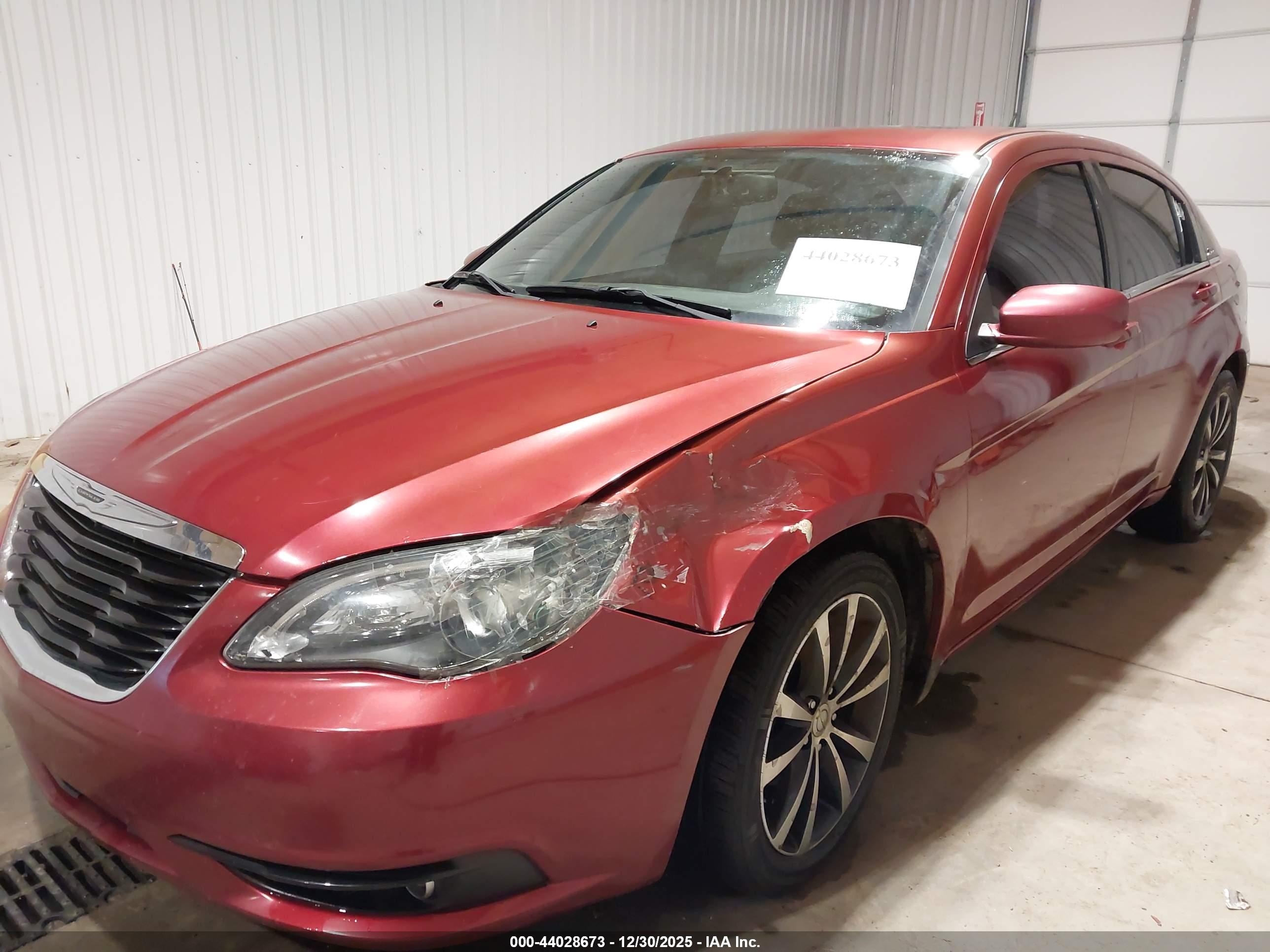 CHRYSLER 200 image 6