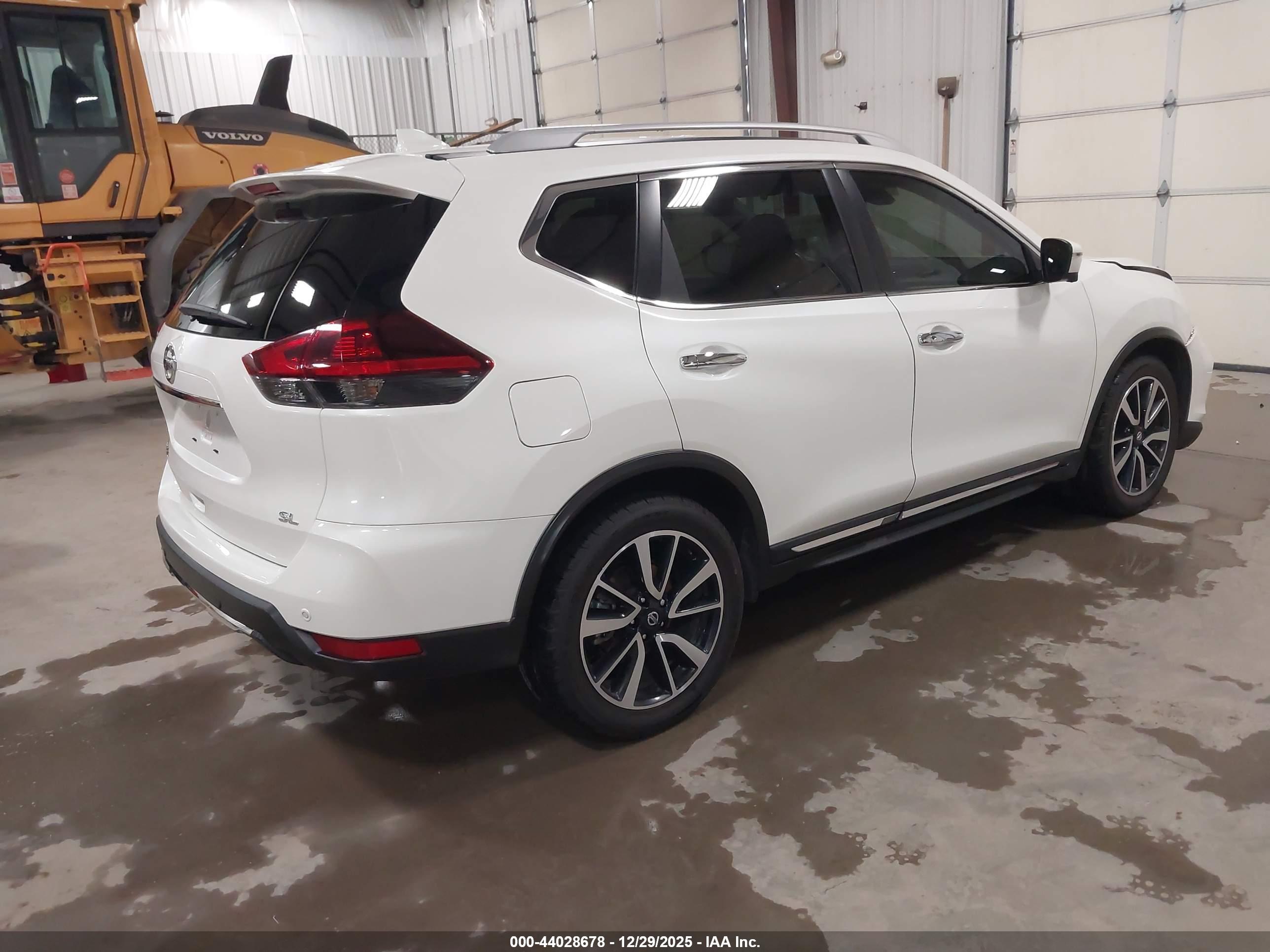 NISSAN ROGUE image 4