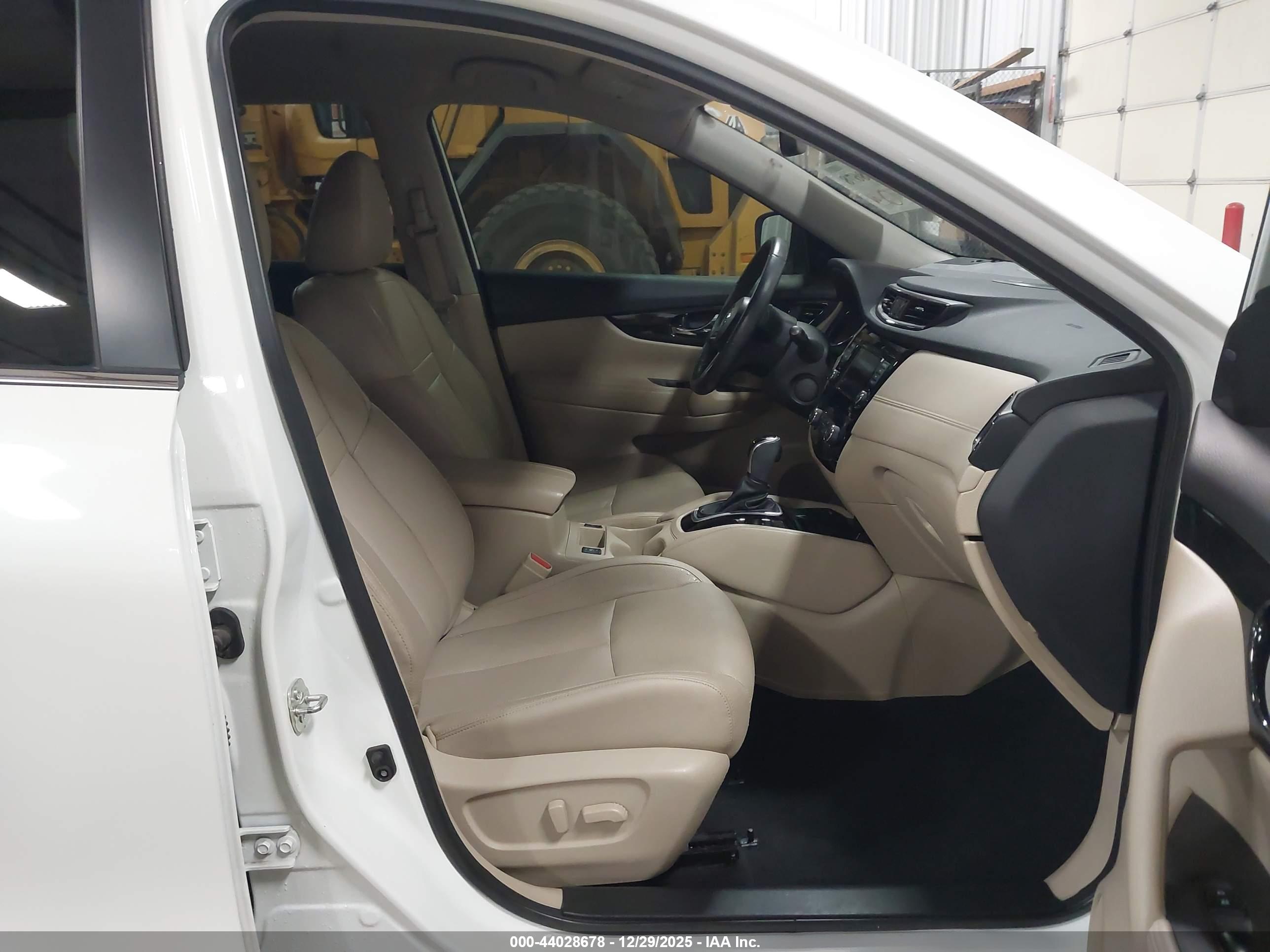 NISSAN ROGUE image 5