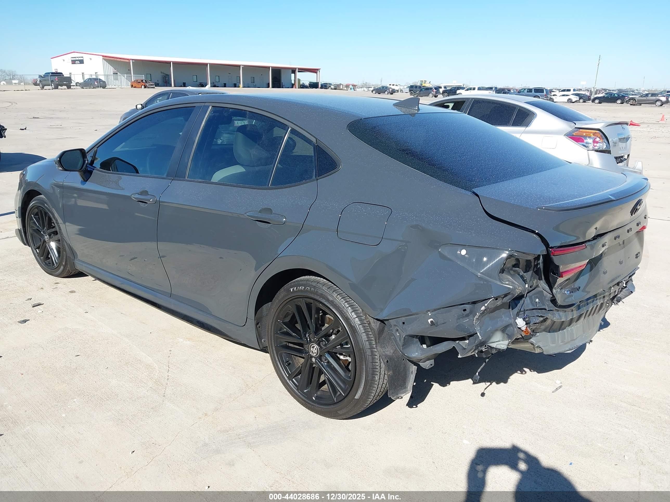 TOYOTA CAMRY image 3