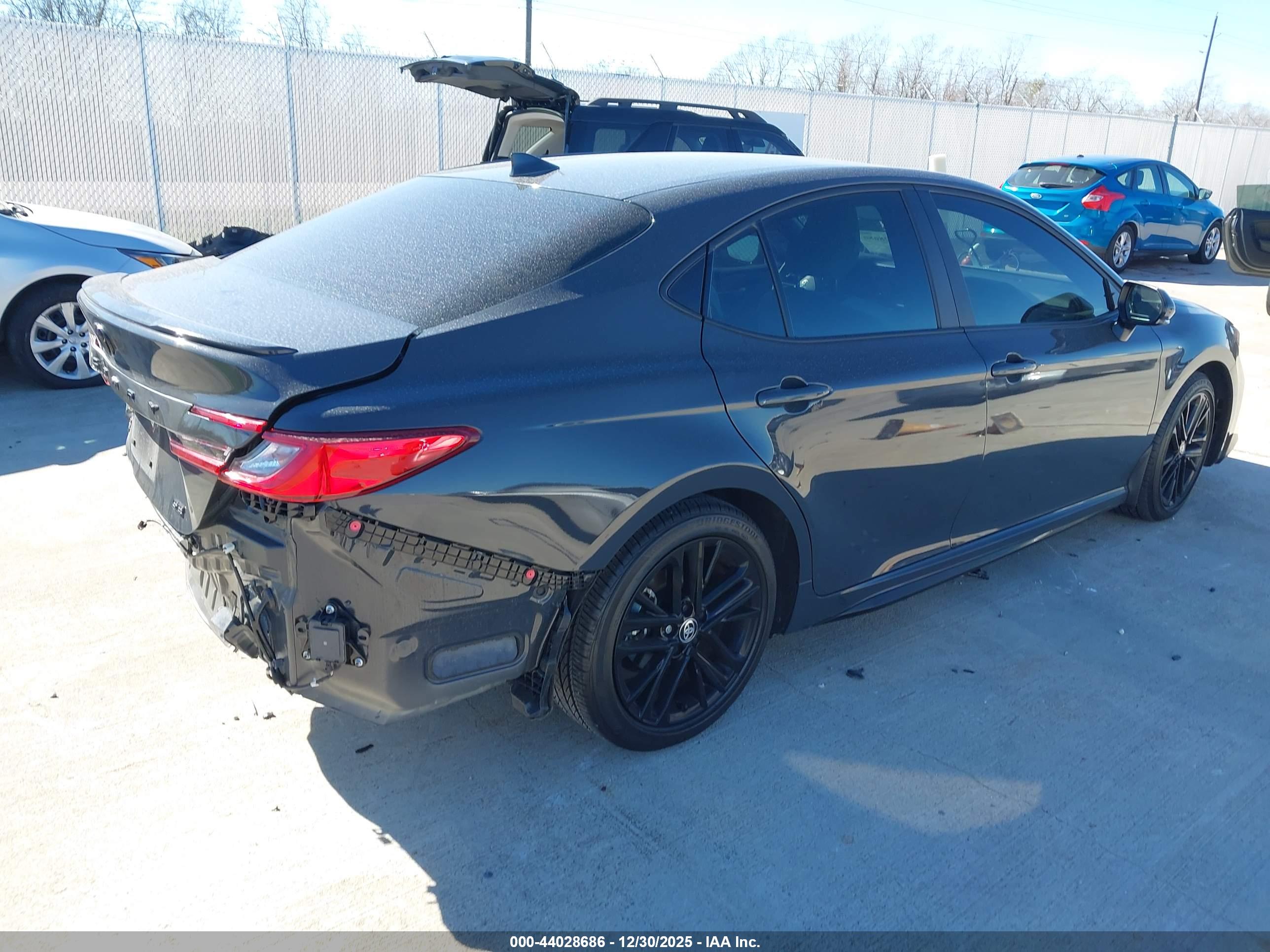 TOYOTA CAMRY image 4