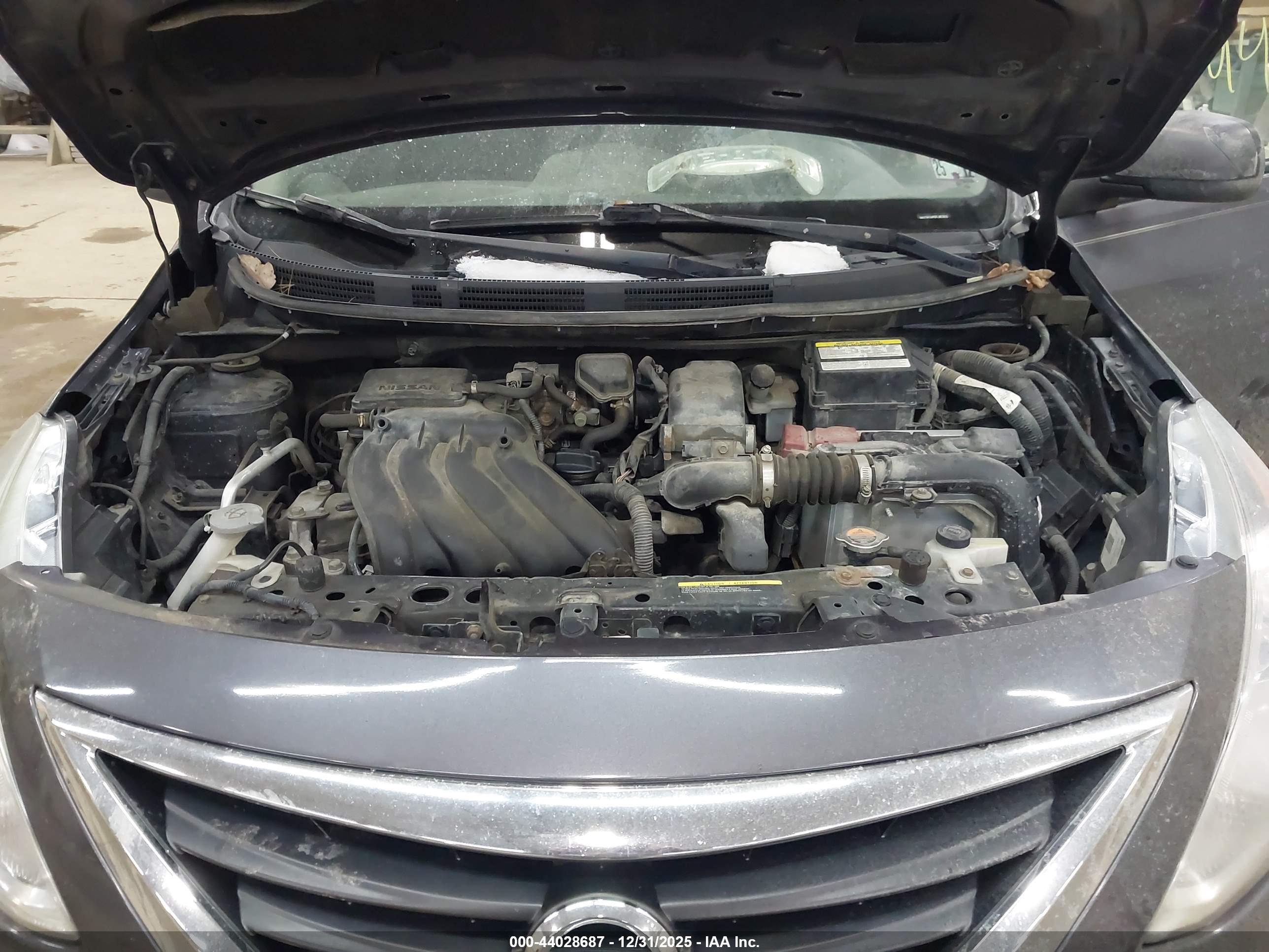 NISSAN VERSA image 10